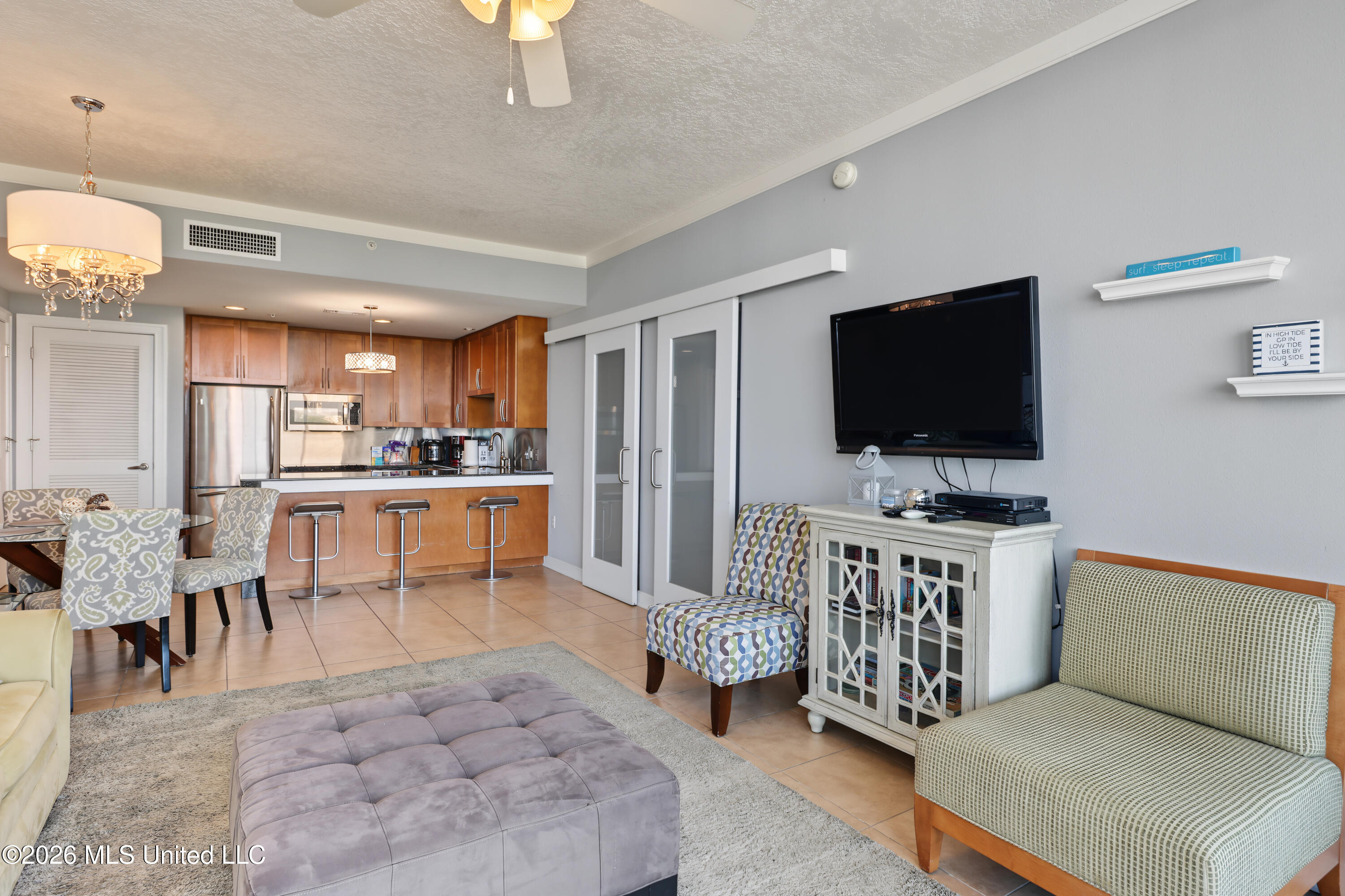 2060 Beach Boulevard Property Photo 7