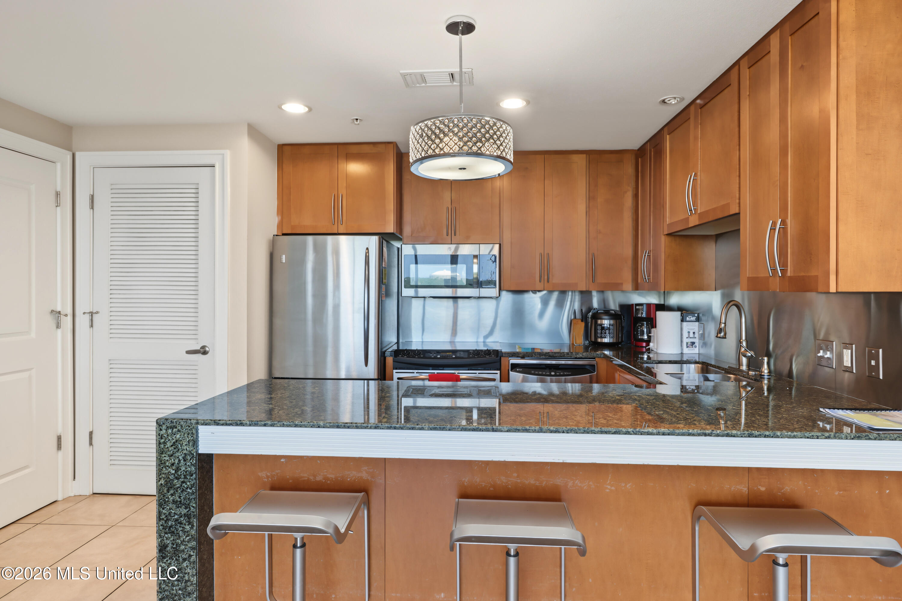 2060 Beach Boulevard Property Photo 8