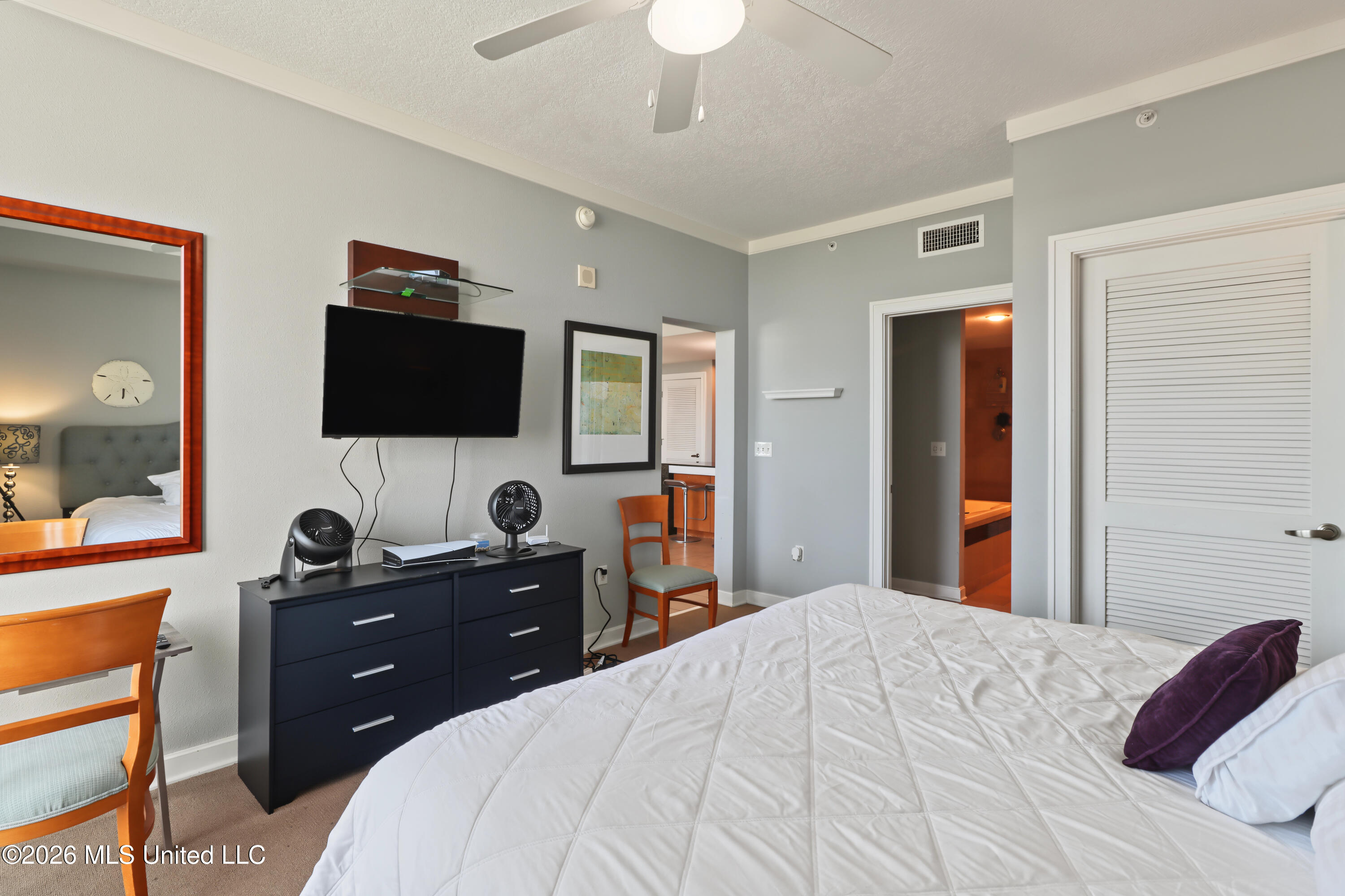 2060 Beach Boulevard Property Photo 12