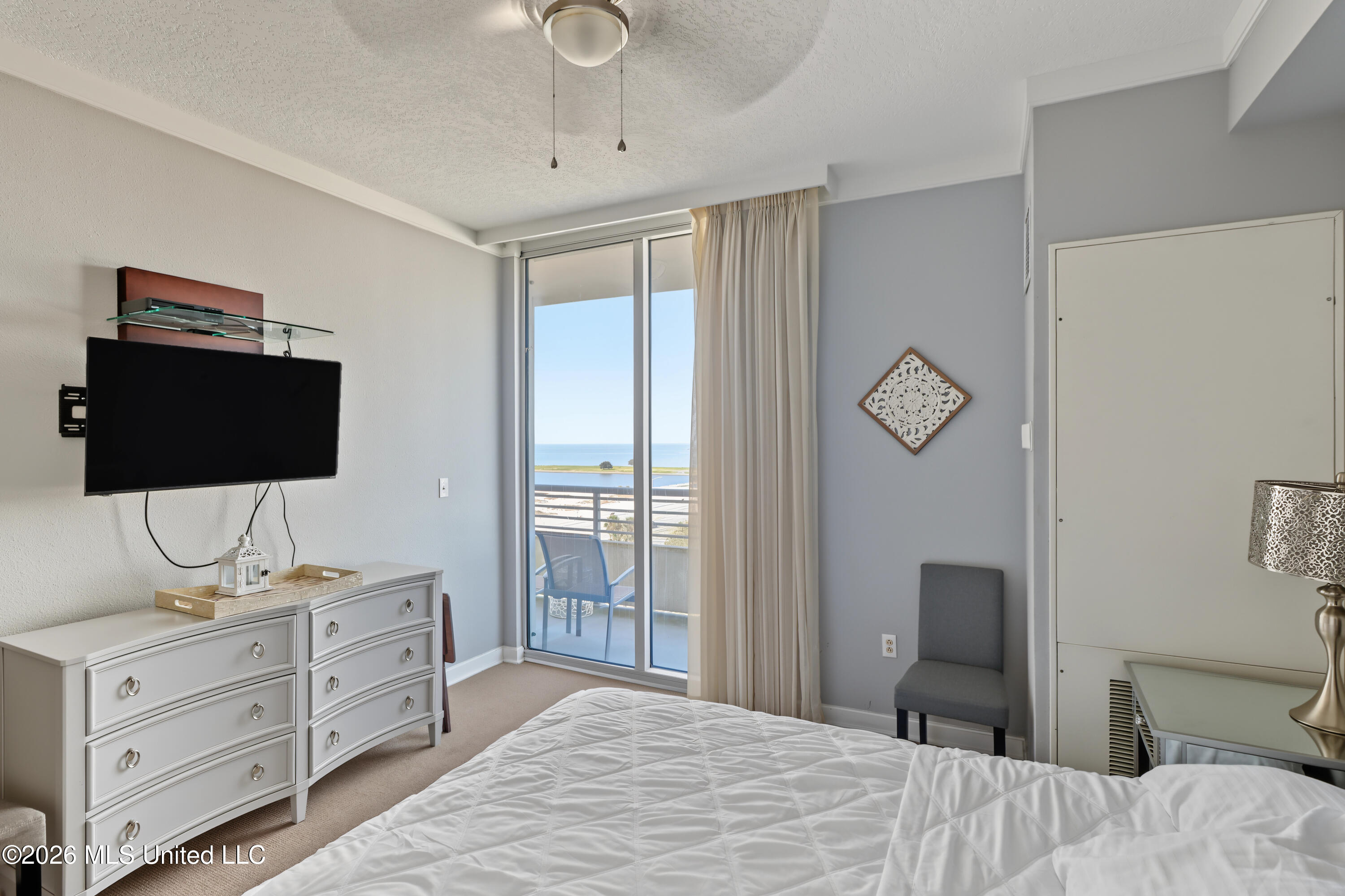 2060 Beach Boulevard Property Photo 16
