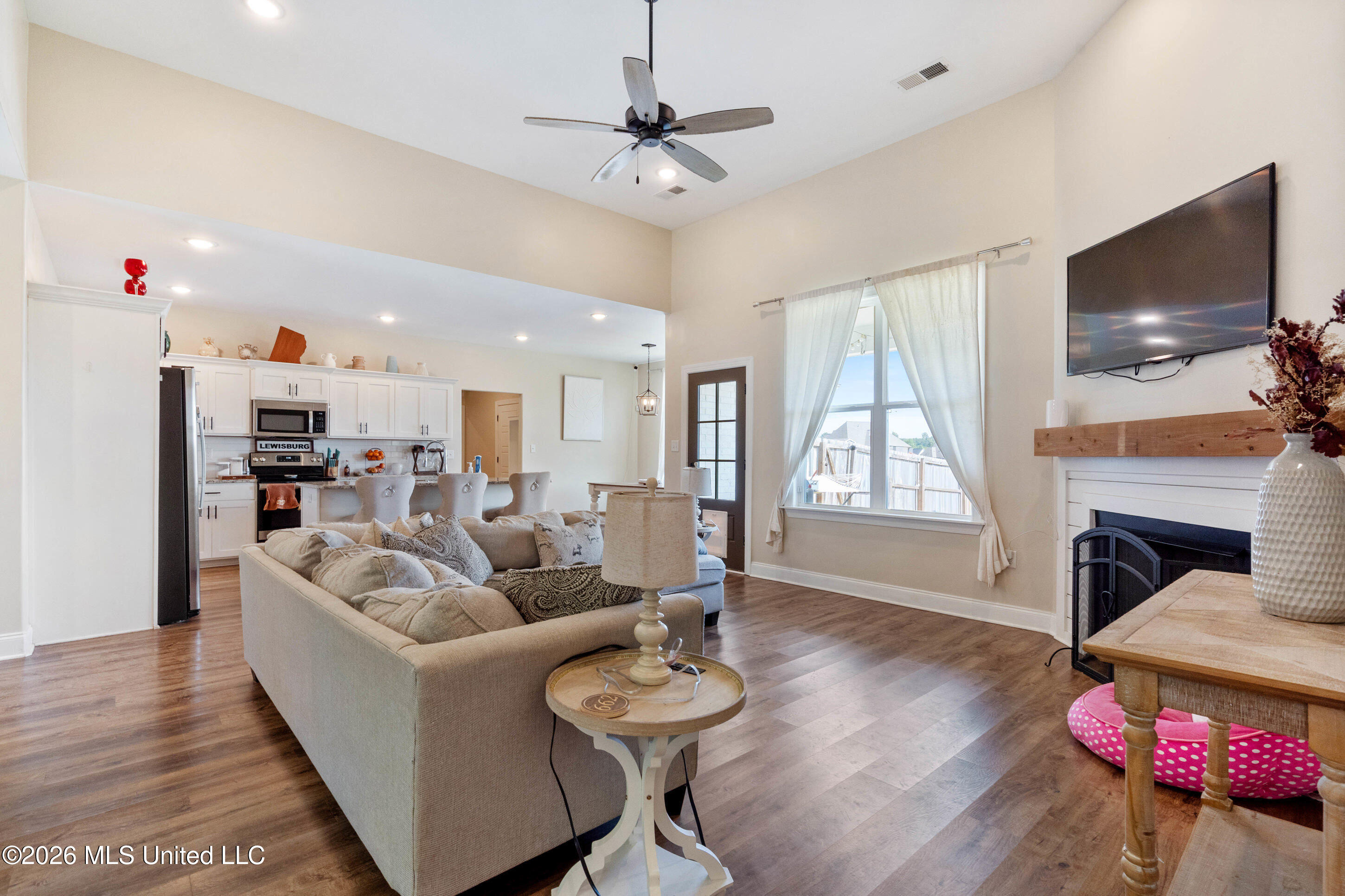 2112 Laughter Road Property Photo 9