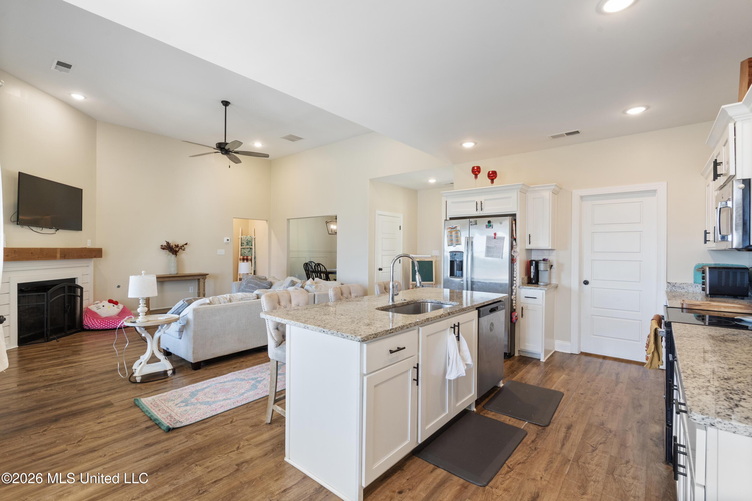 2112 Laughter Road Property Photo 17