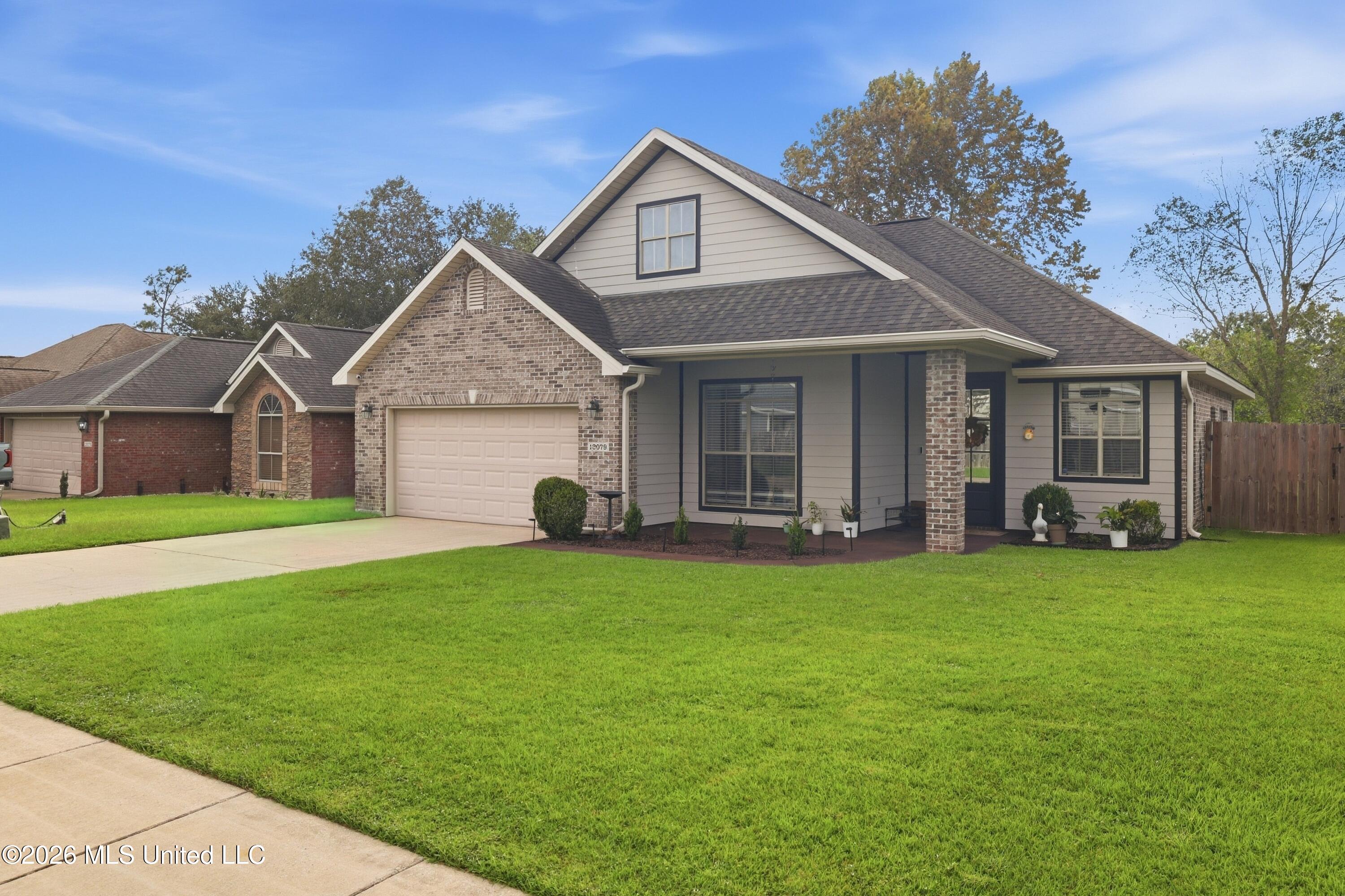 13079 Oakberry Lane Property Photo 4
