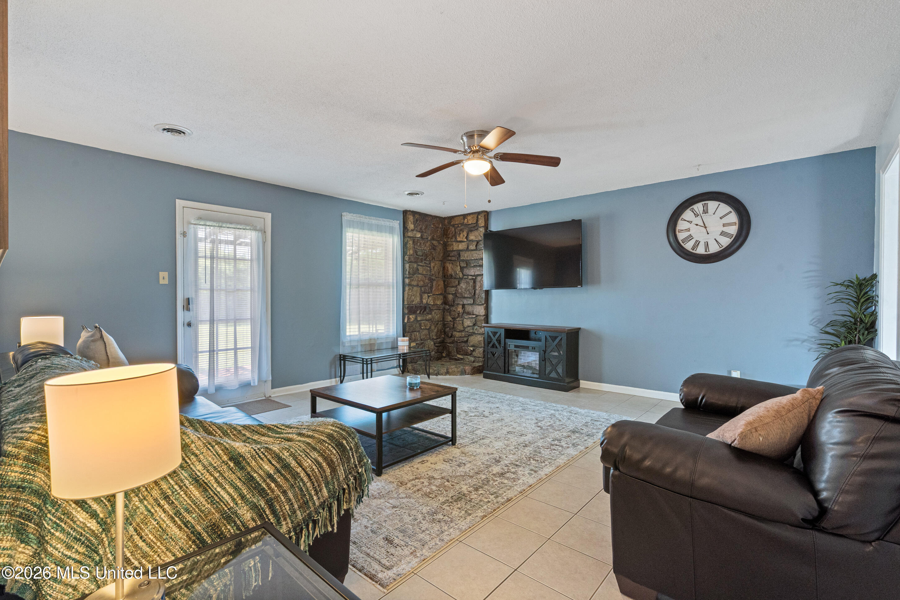 1880 Custer Drive Property Photo 3