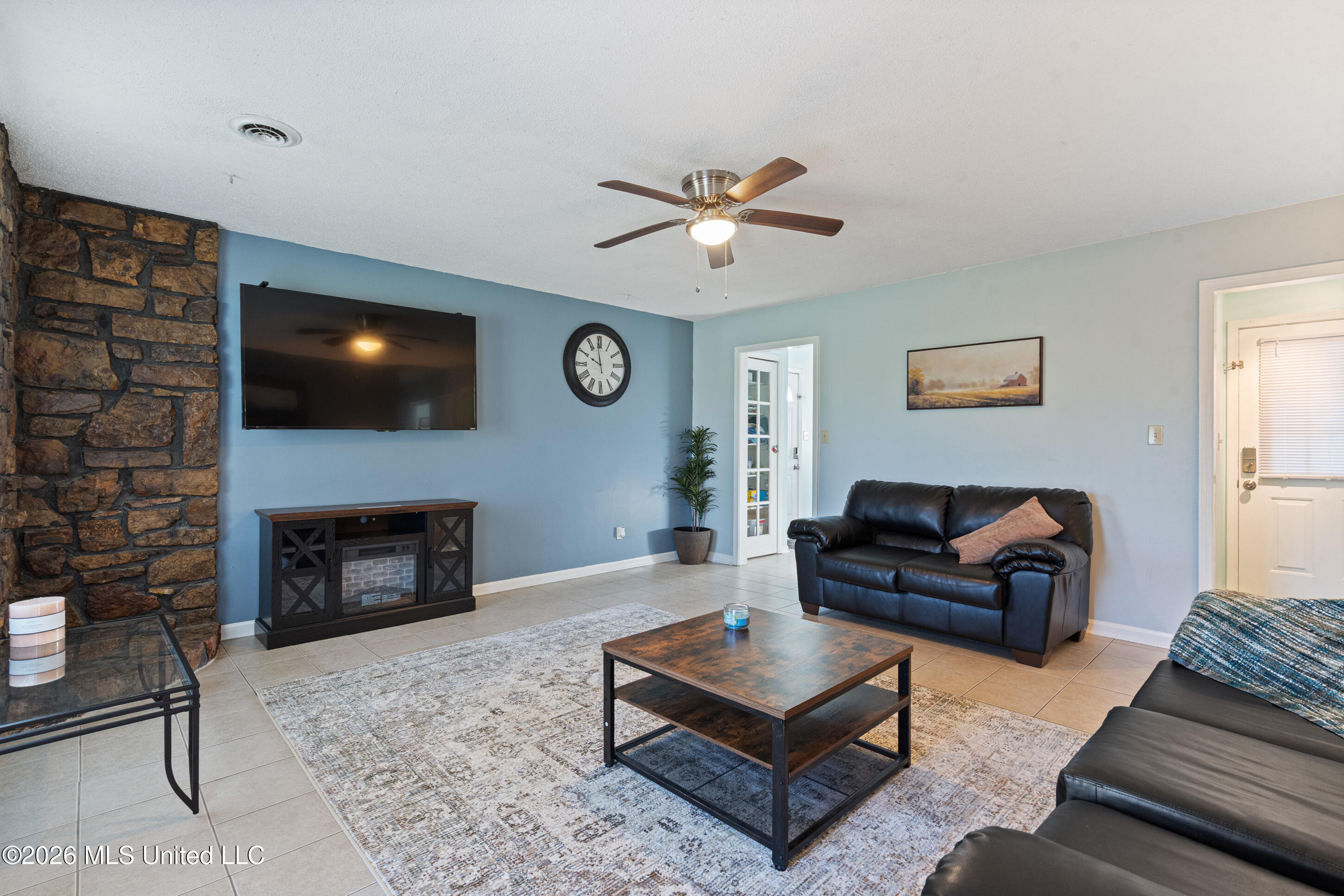 1880 Custer Drive Property Photo 4