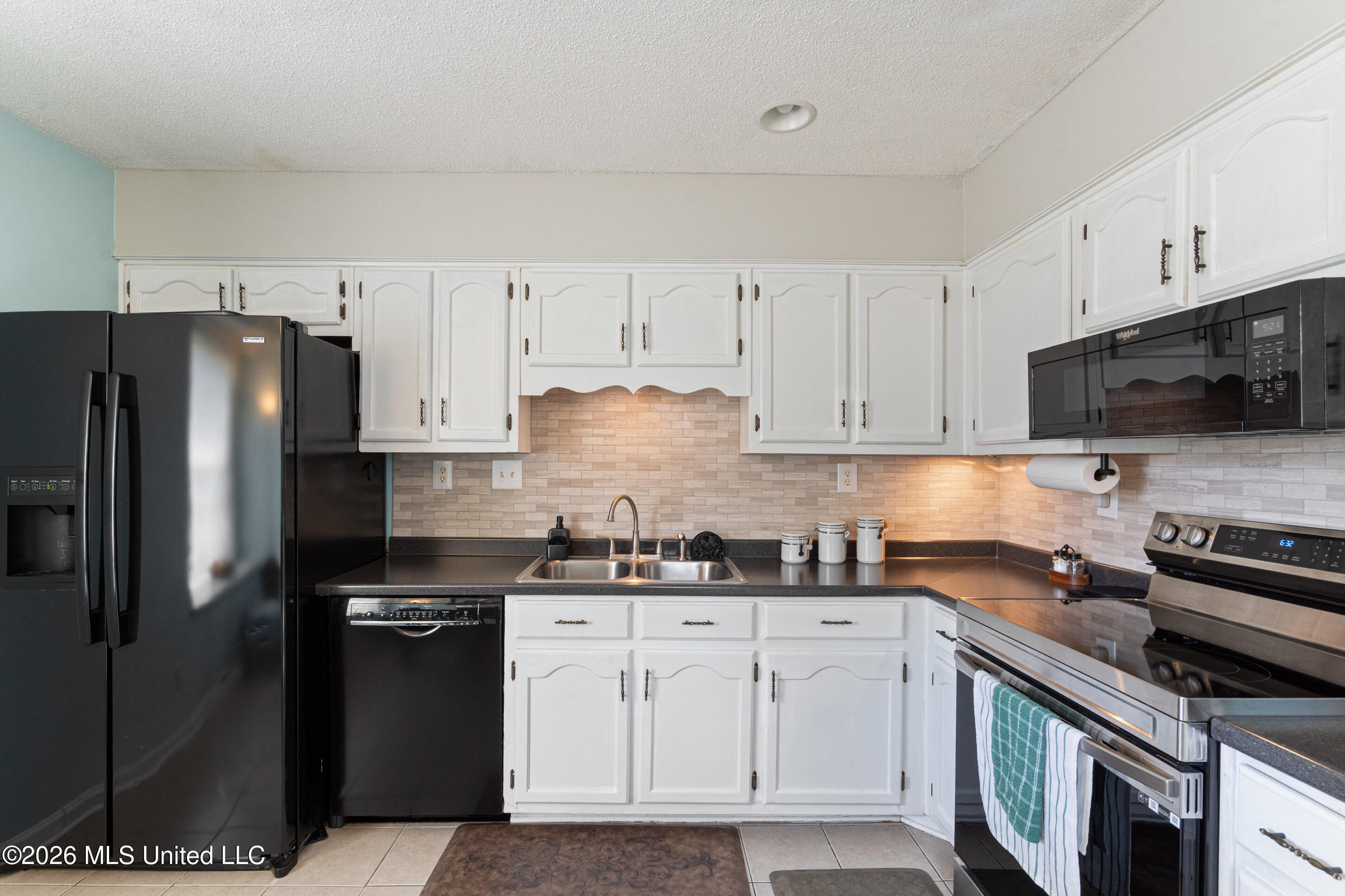 1880 Custer Drive Property Photo 6