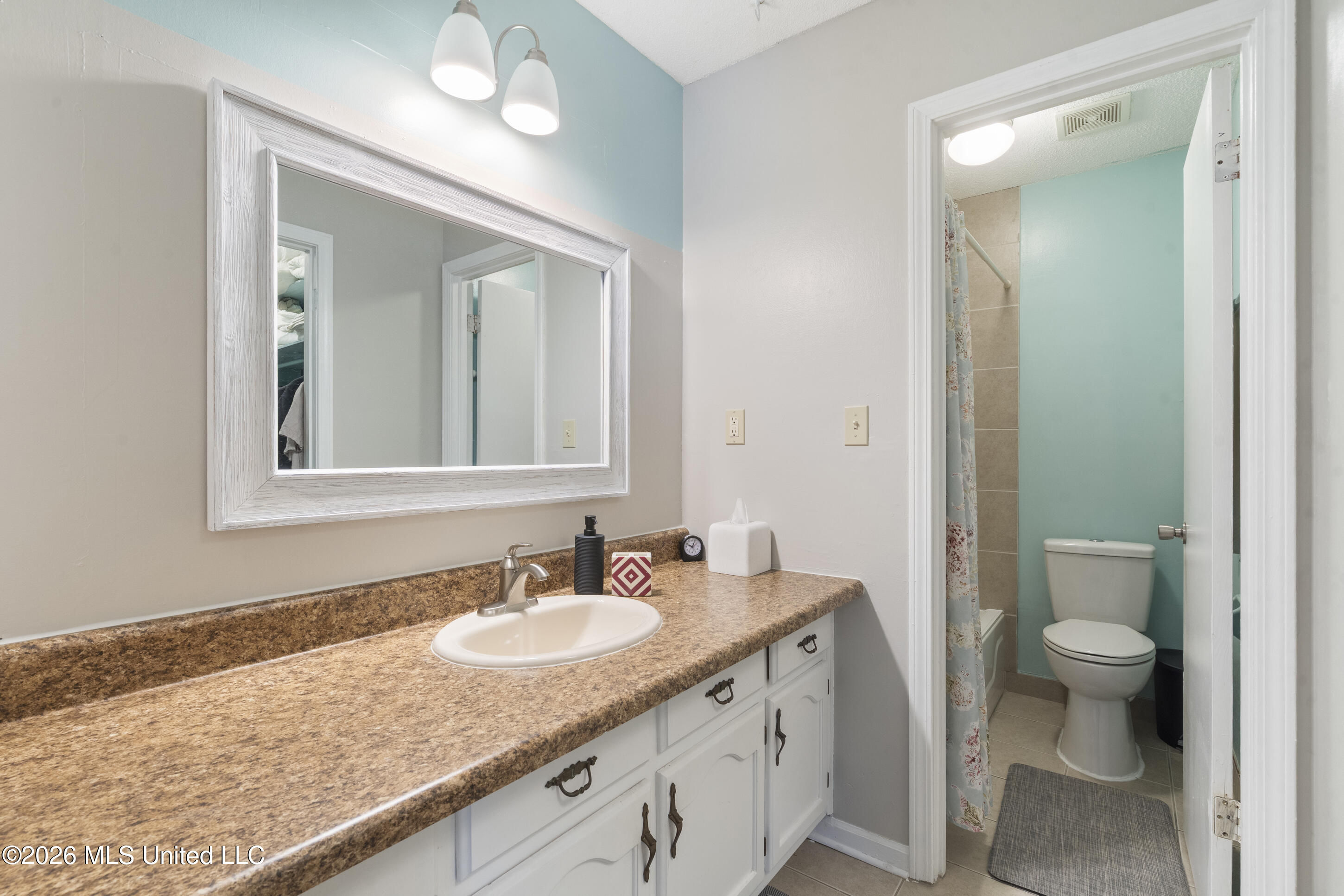 1880 Custer Drive Property Photo 15