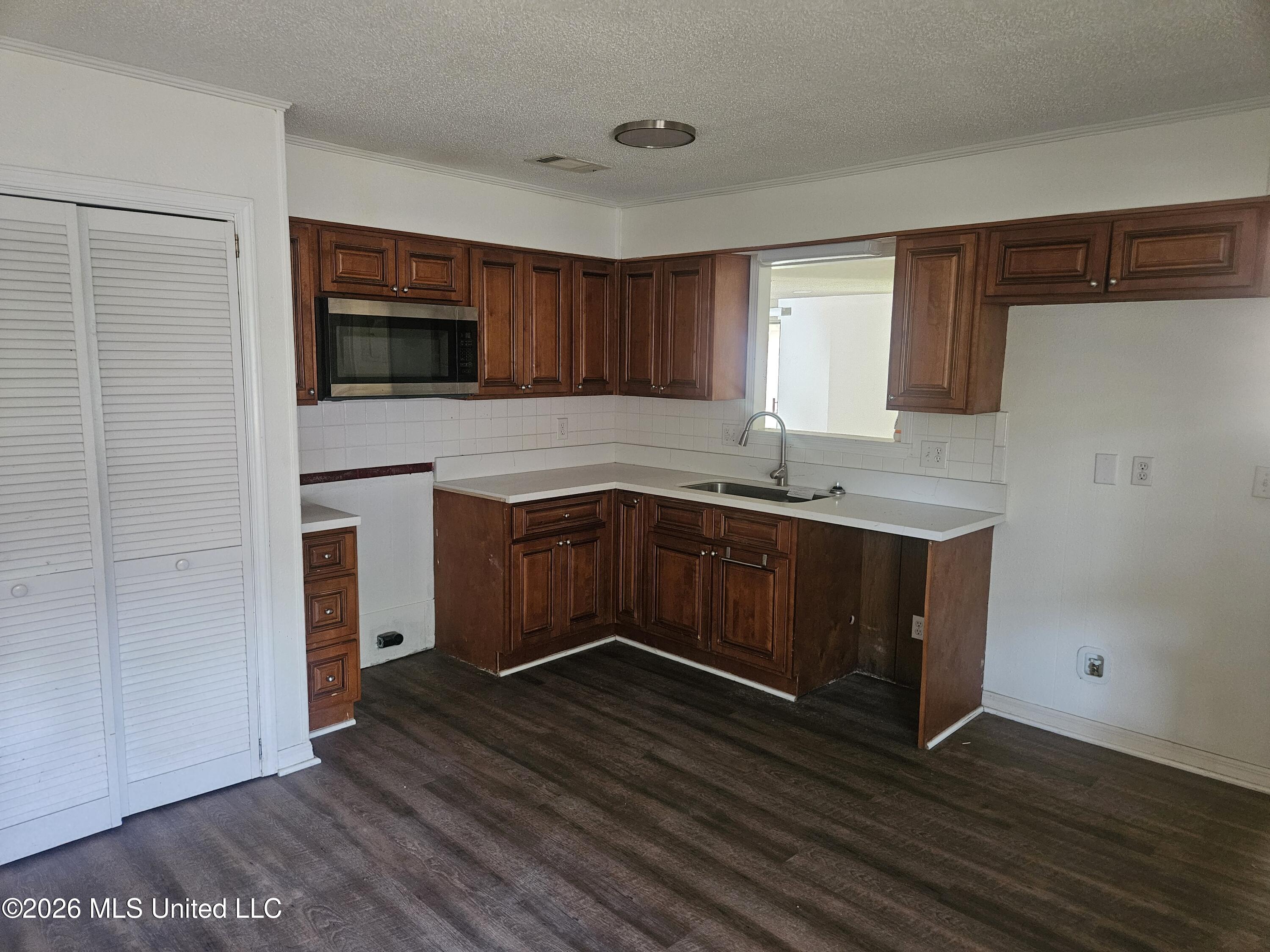 1309 Parktown Drive Property Photo 5