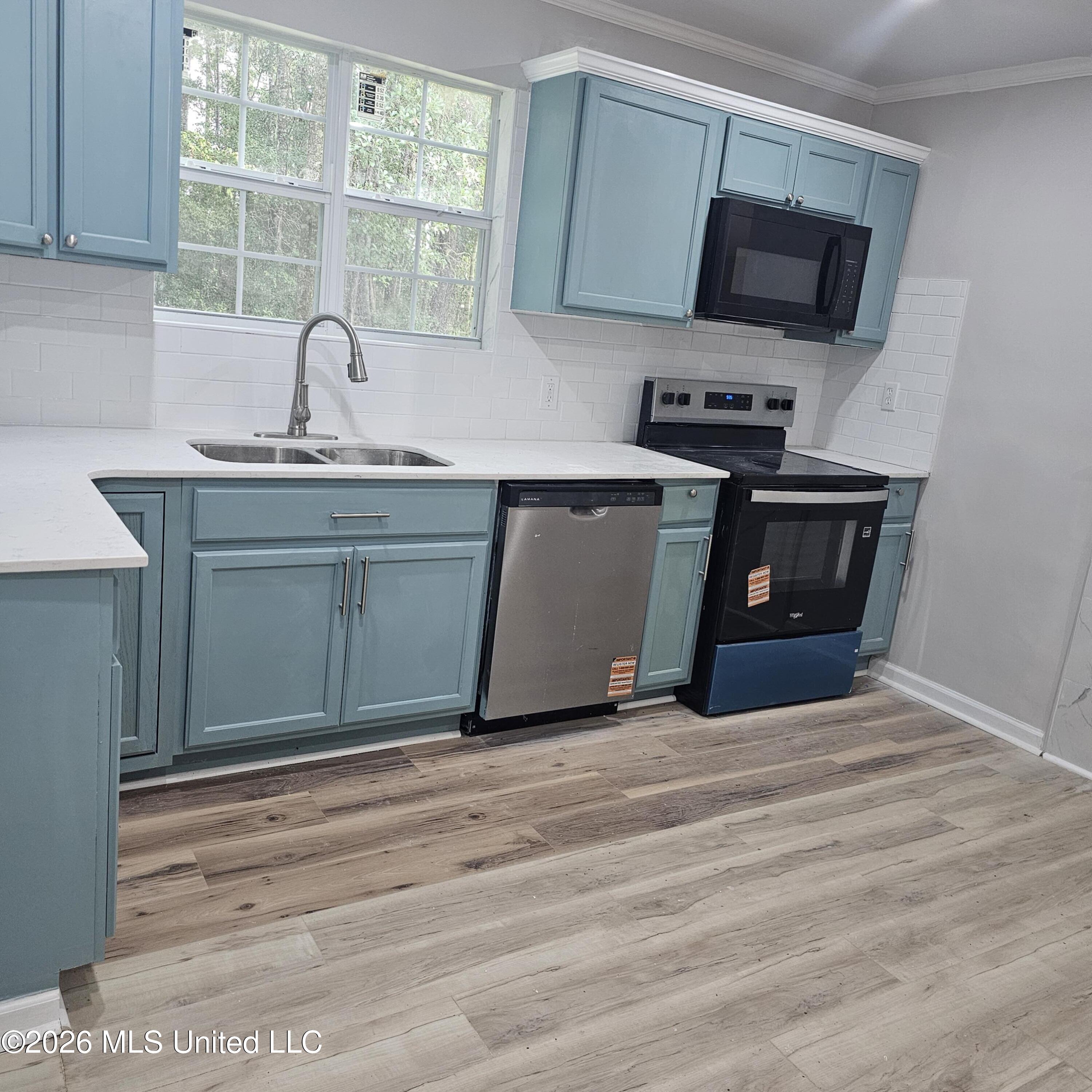 2512 Beachview Drive Property Photo 3
