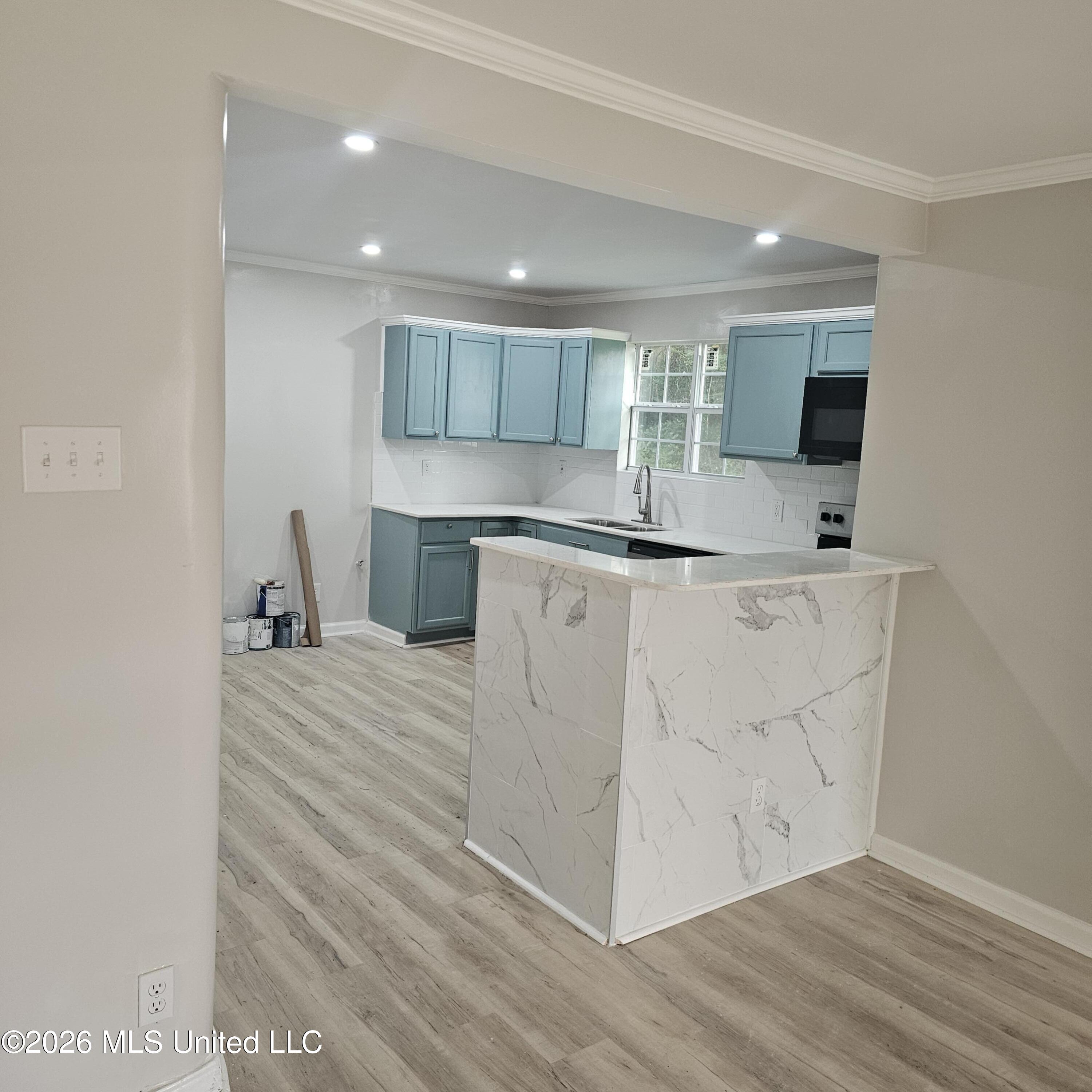 2512 Beachview Drive Property Photo 4