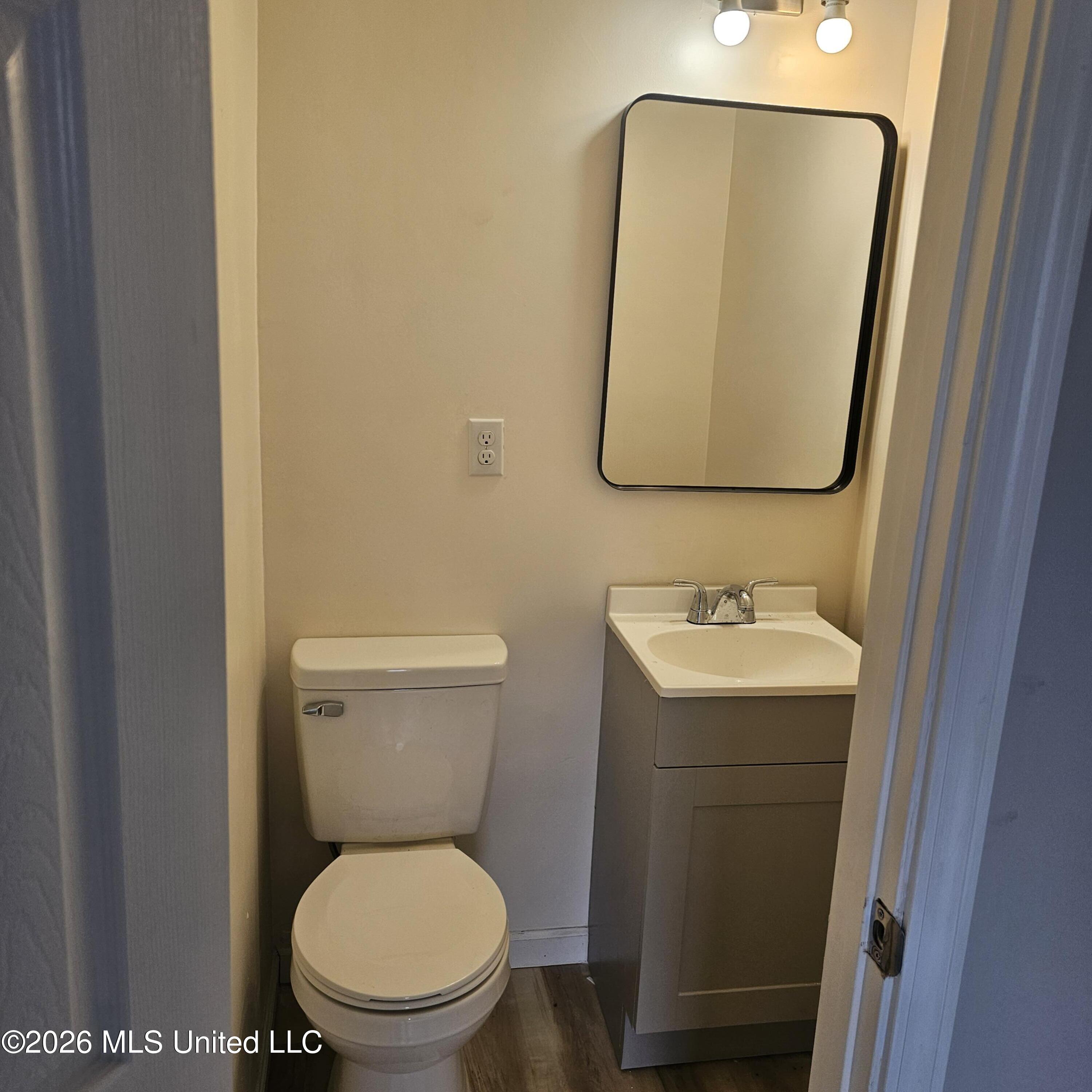 2512 Beachview Drive Property Photo 6