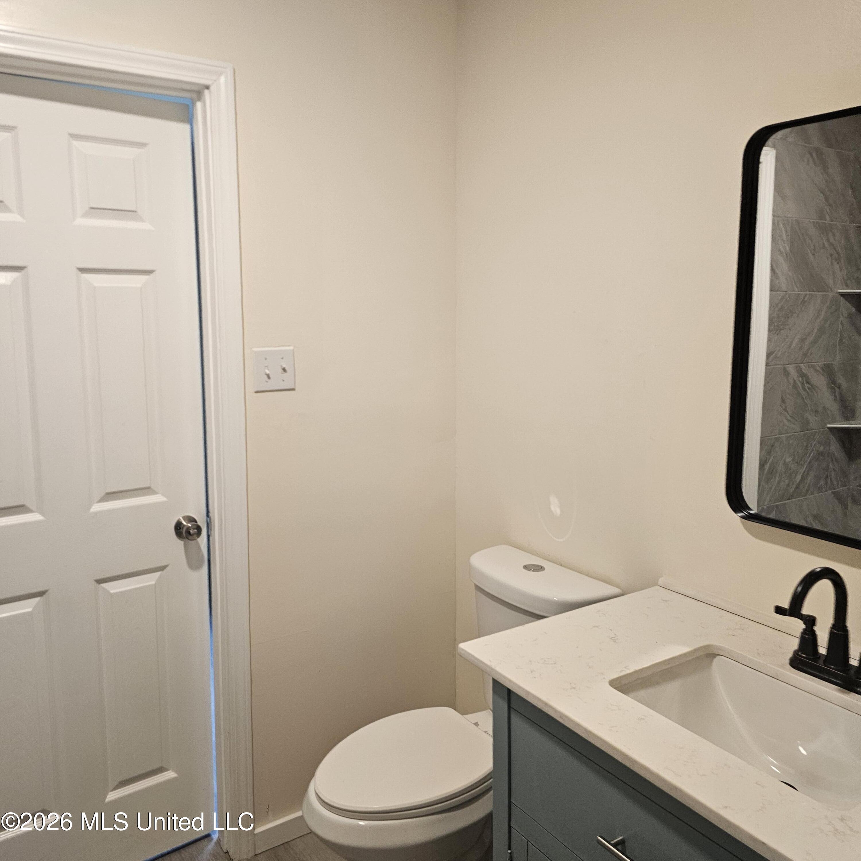 2512 Beachview Drive Property Photo 9