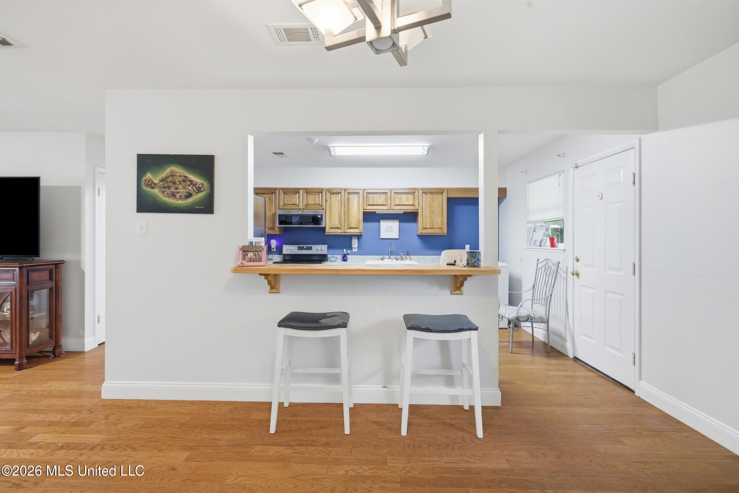 2331 Middlecoff Drive Property Photo 6