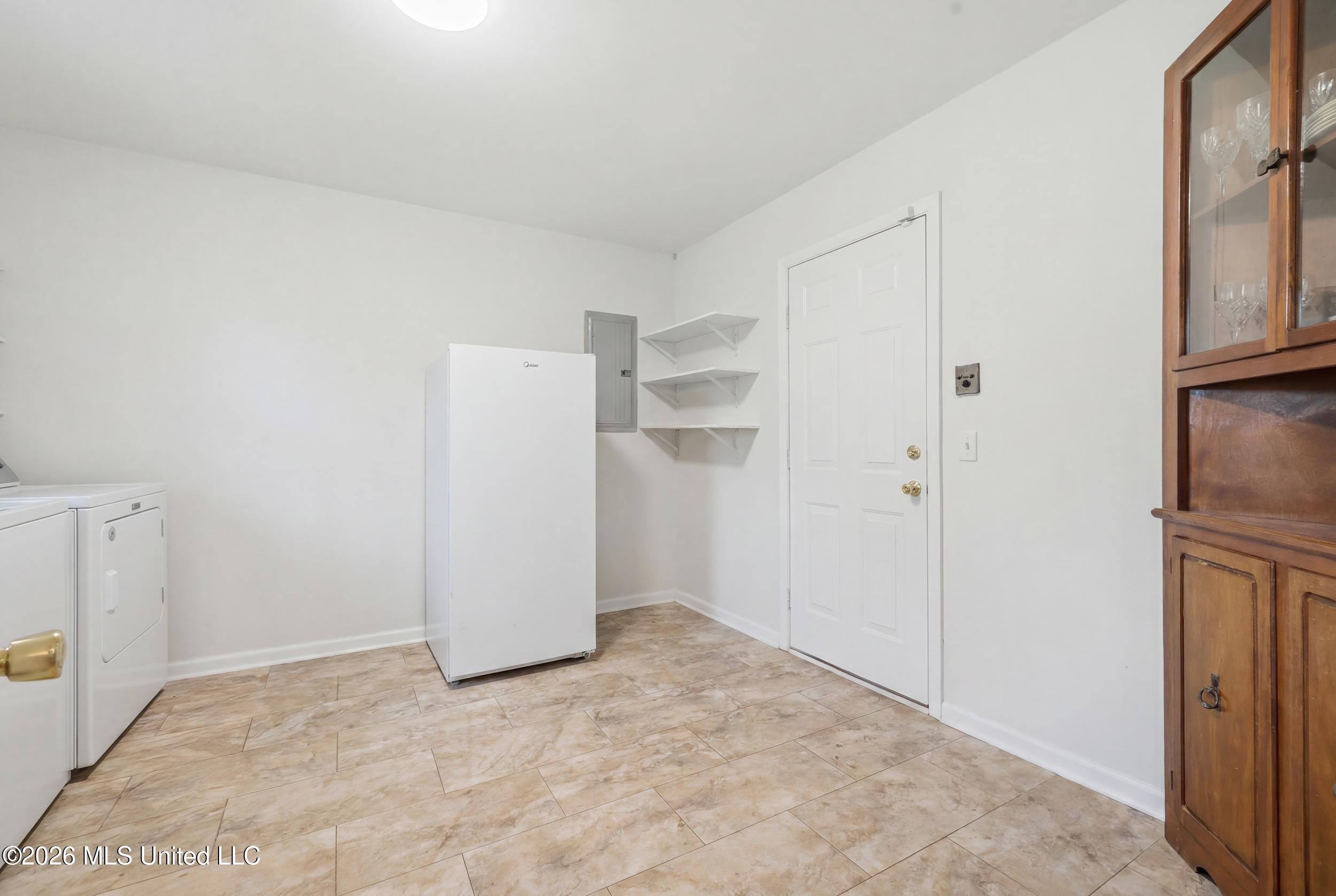 2331 Middlecoff Drive Property Photo 11