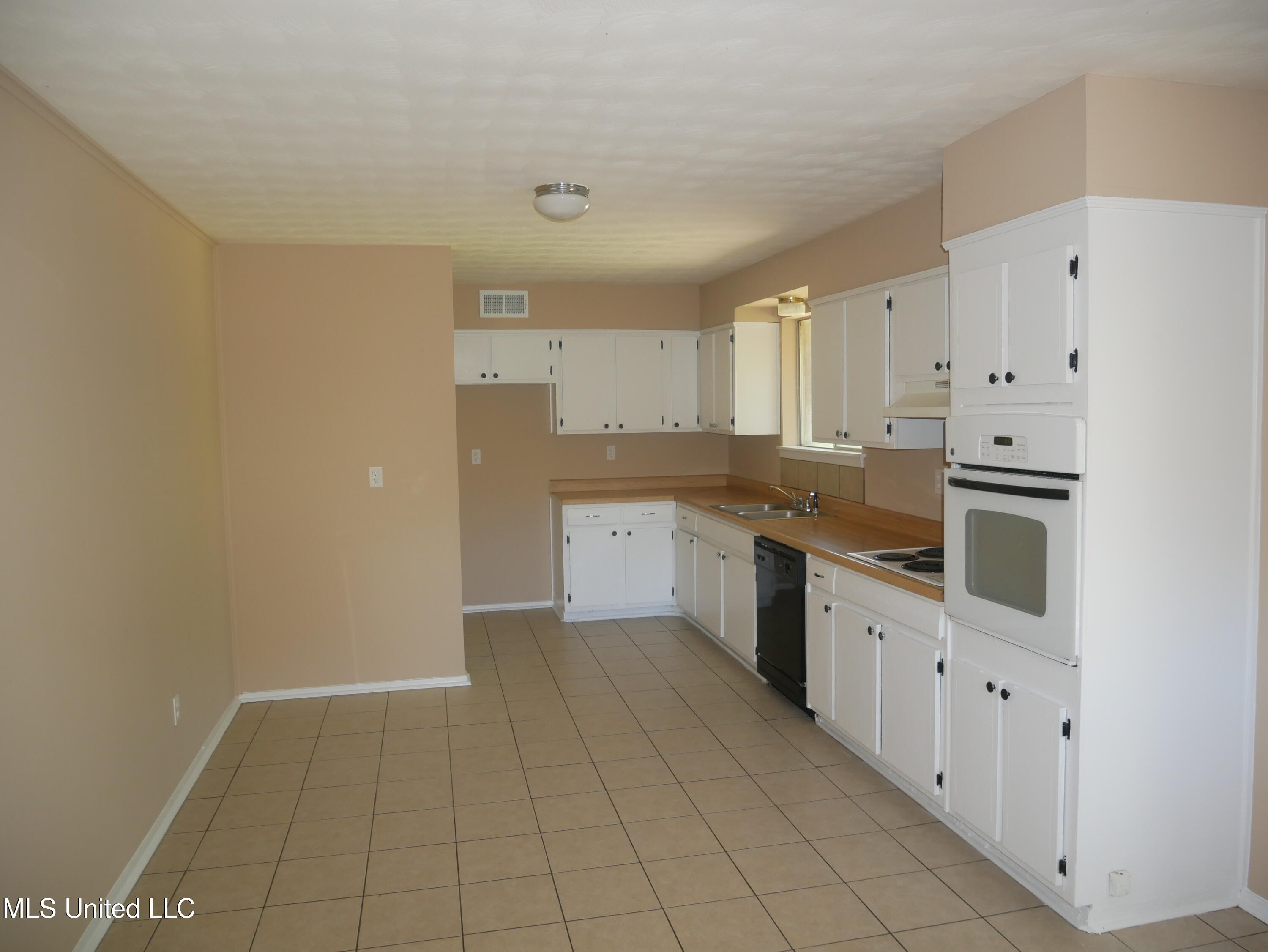 1416 Vicksburg Drive Property Photo 4