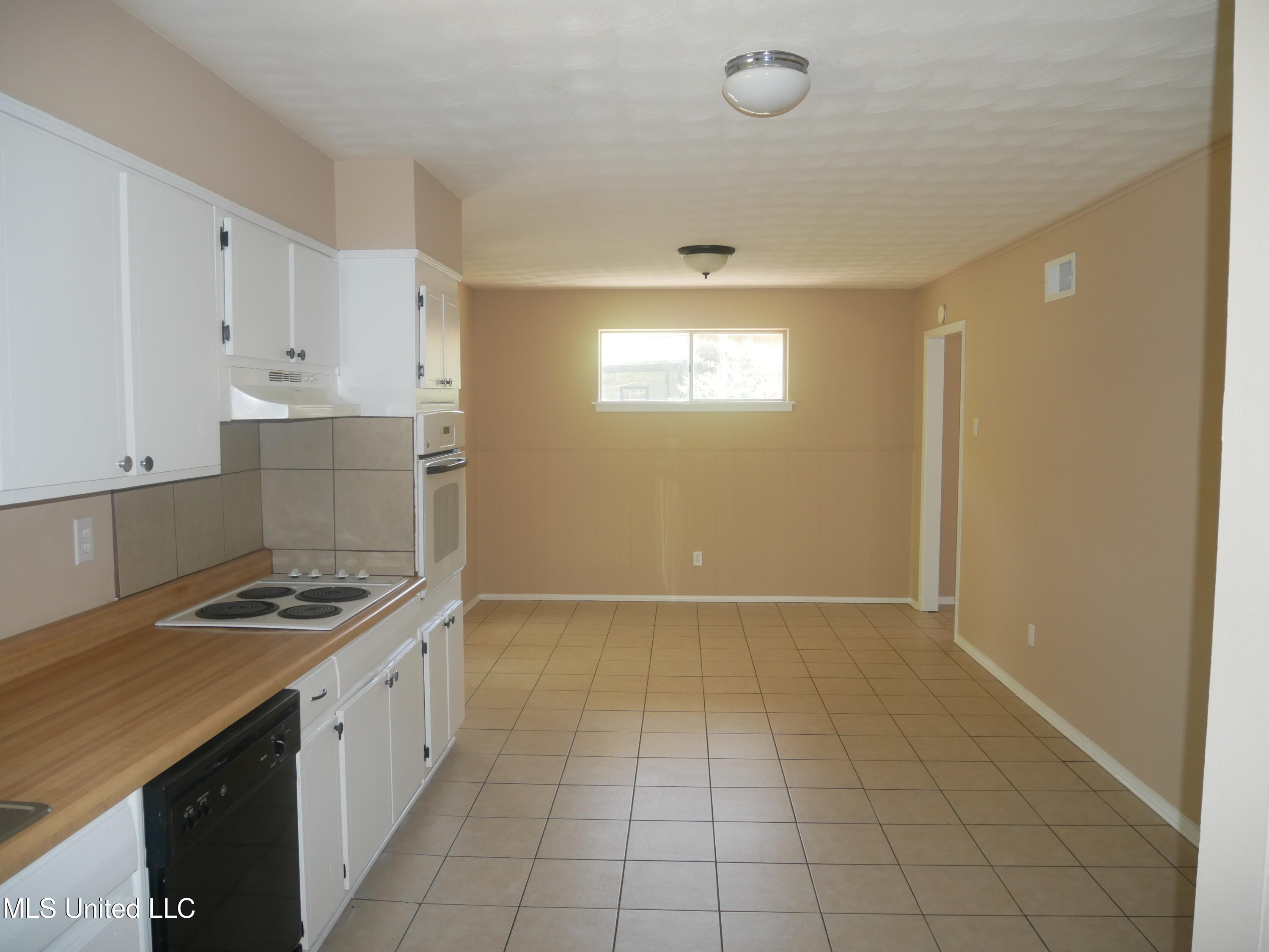 1416 Vicksburg Drive Property Photo 5