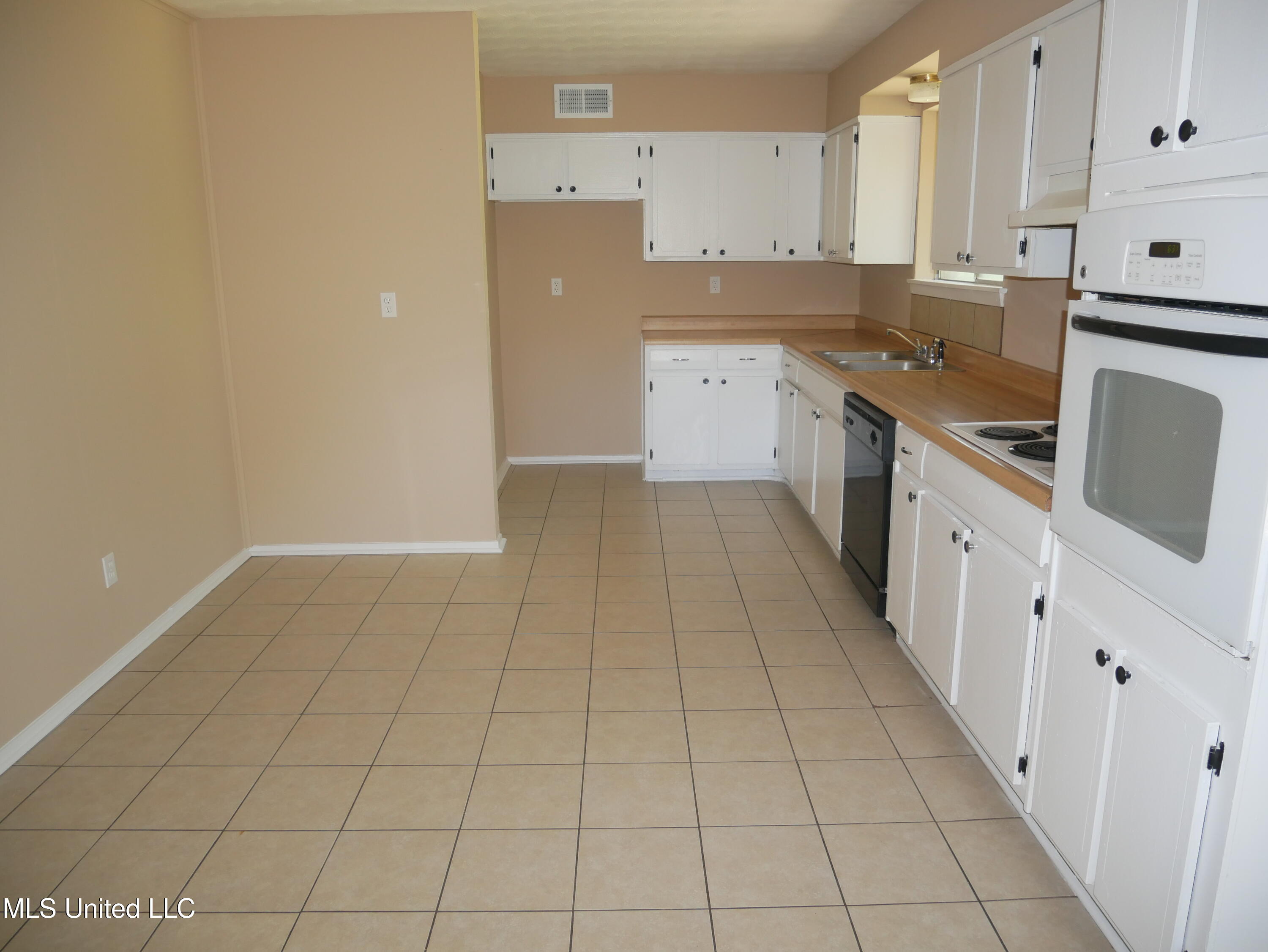 1416 Vicksburg Drive Property Photo 6