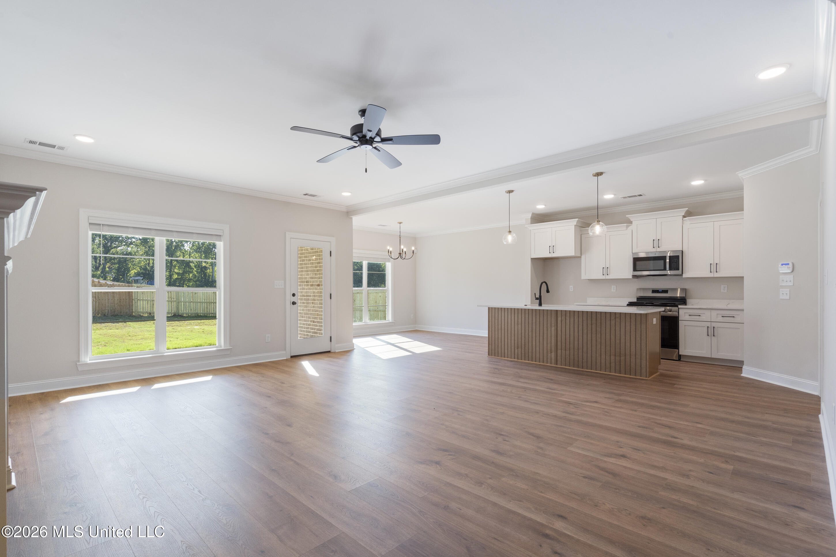 3490 Ivy Lane Property Photo 6