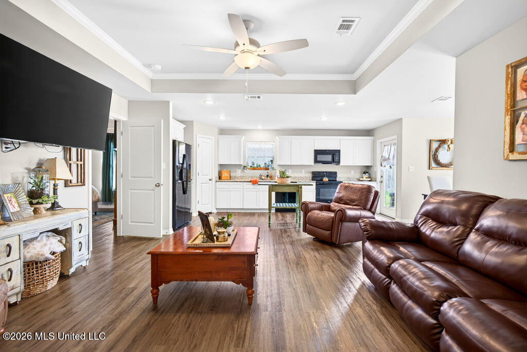 13301 Wisteria Drive Property Photo 6