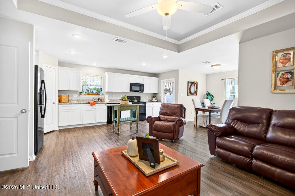 13301 Wisteria Drive Property Photo 7