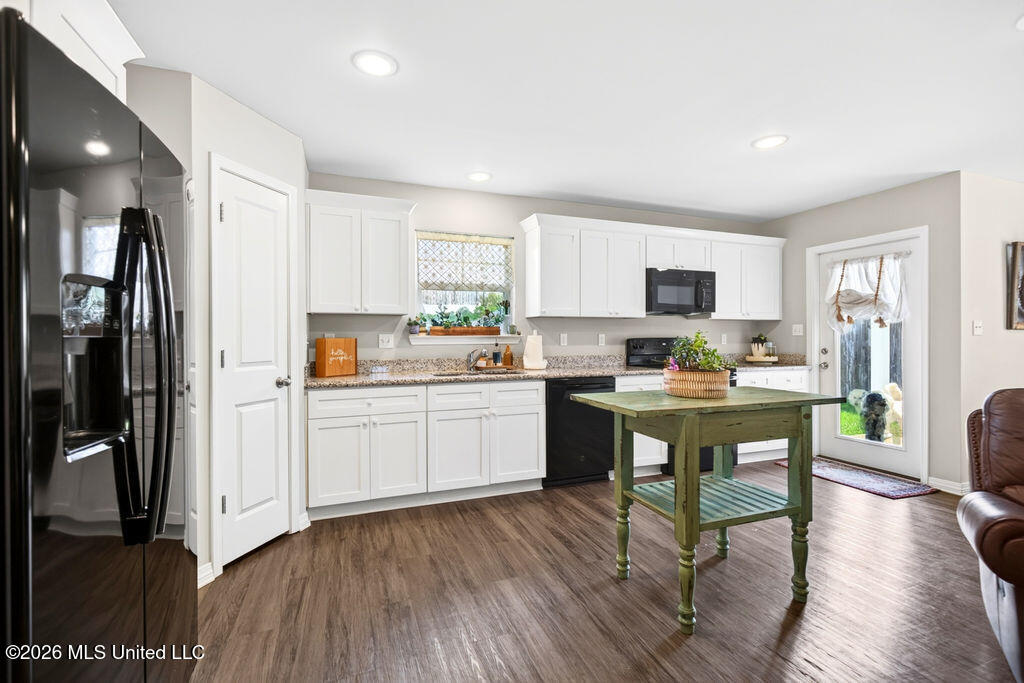 13301 Wisteria Drive Property Photo 10