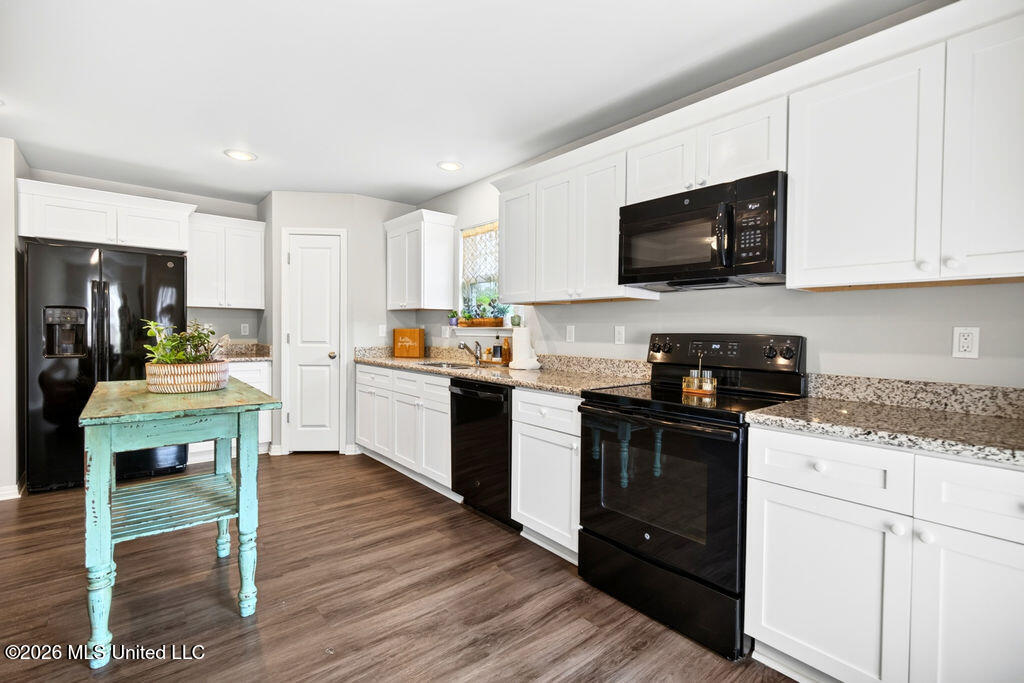 13301 Wisteria Drive Property Photo 12