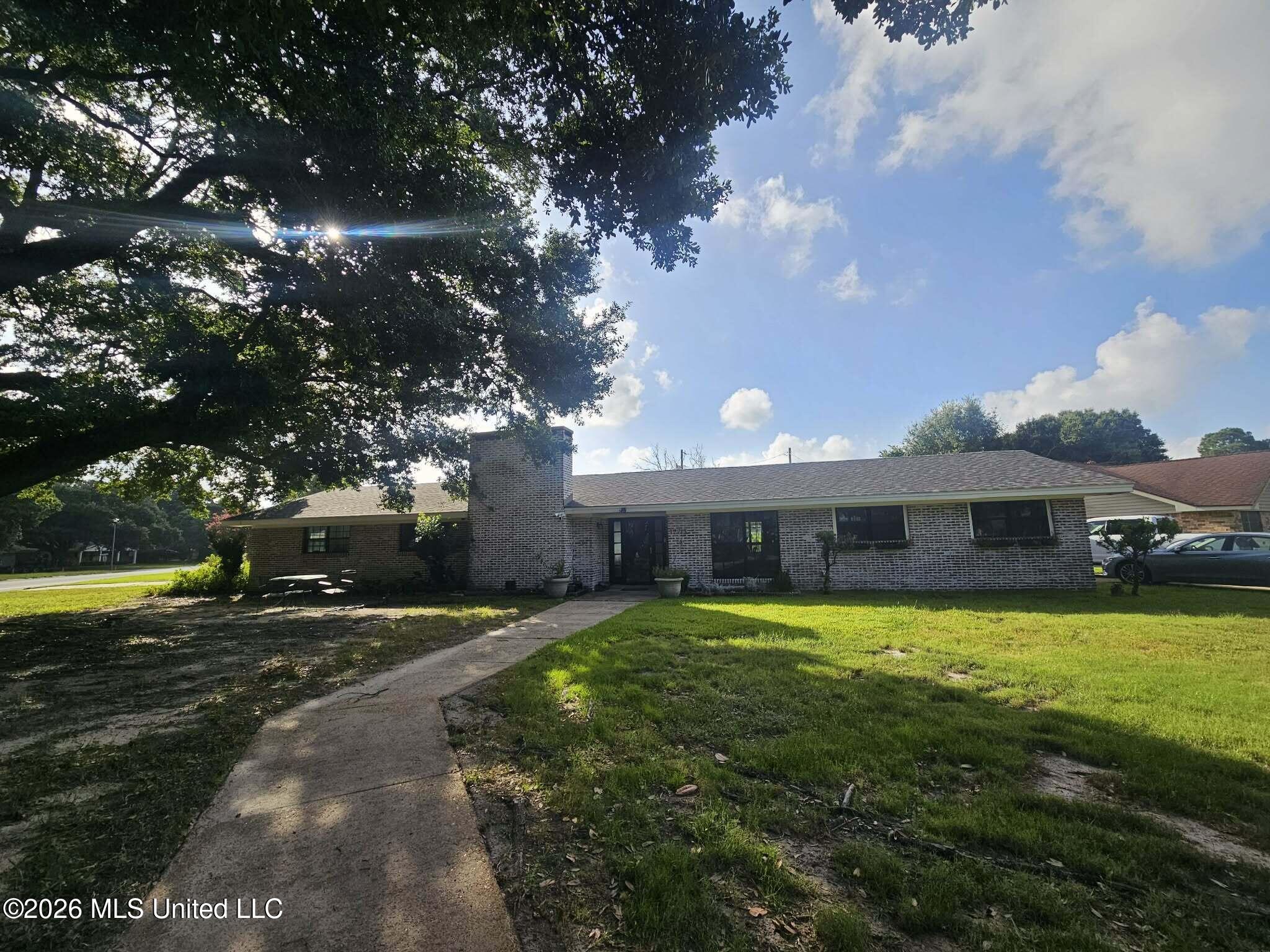 12713 Cambridge Boulevard Property Photo 1