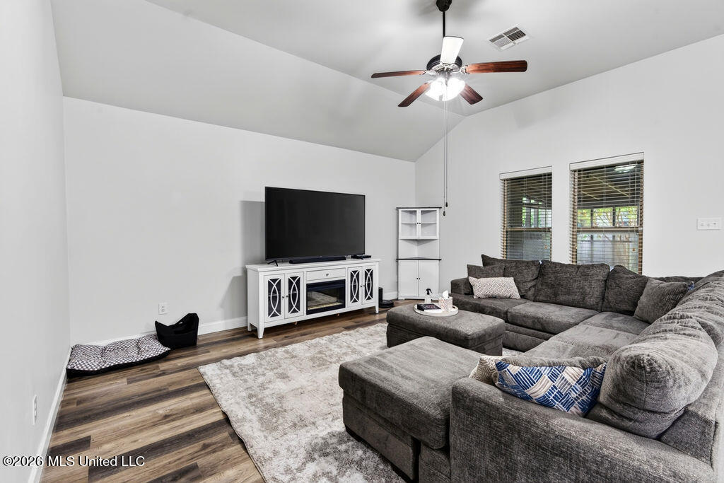 13347 Hilliard Street Property Photo 4