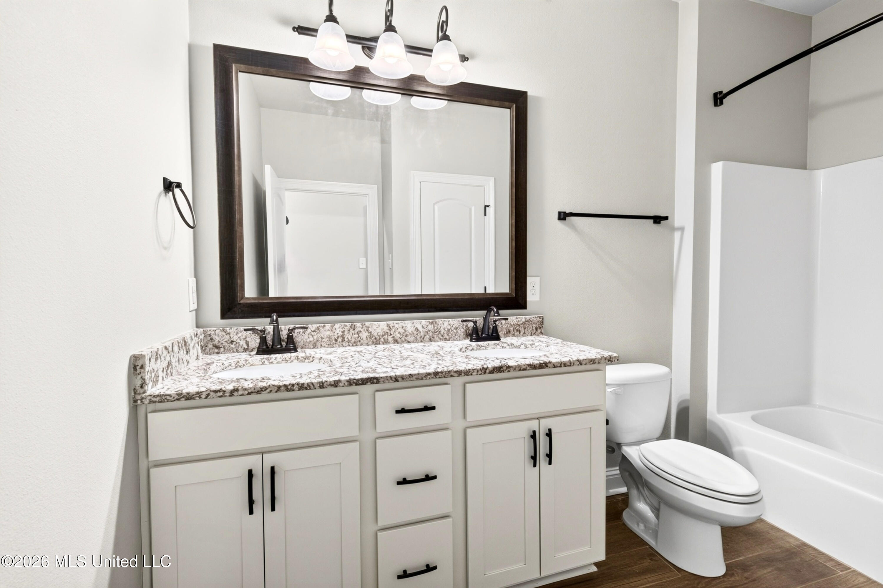 11816 Smokey Court Property Photo 34