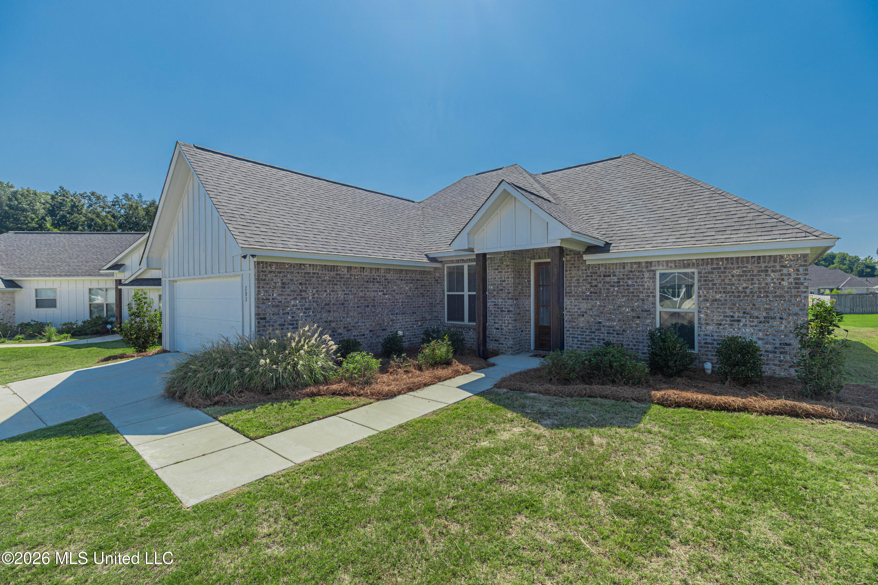 203 Silver Maple Place Property Photo 3