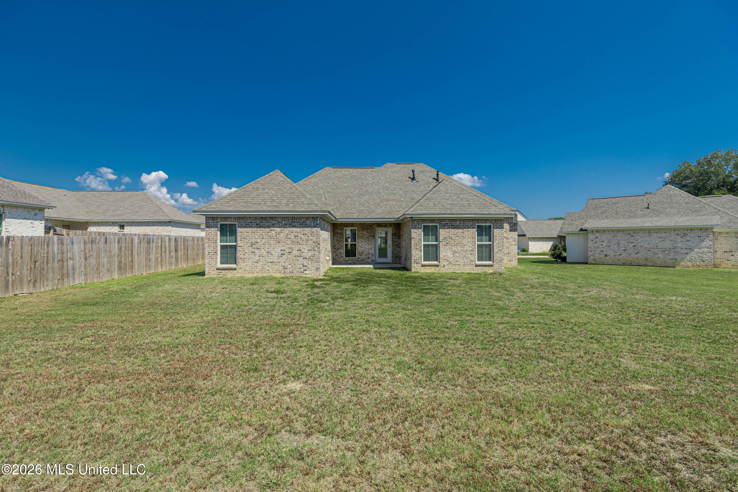 203 Silver Maple Place Property Photo 5