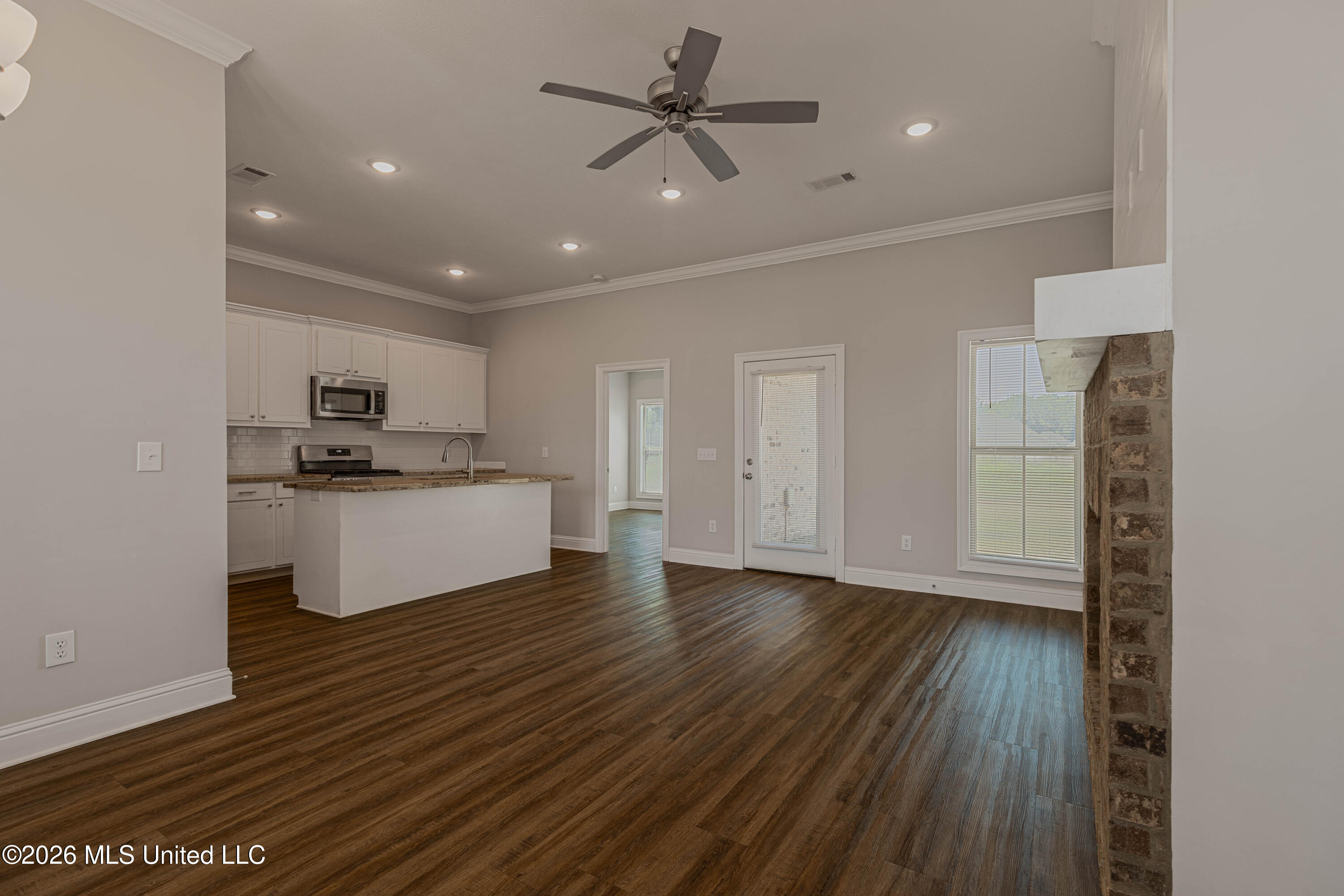 203 Silver Maple Place Property Photo 7