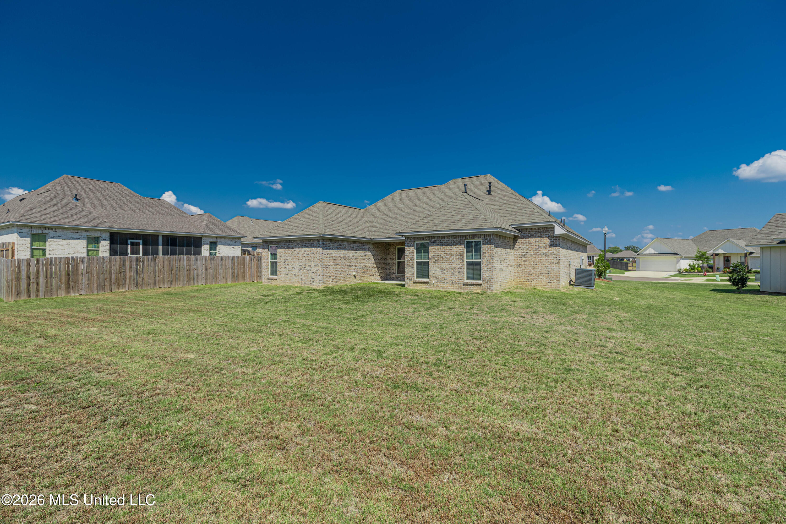 203 Silver Maple Place Property Photo 8