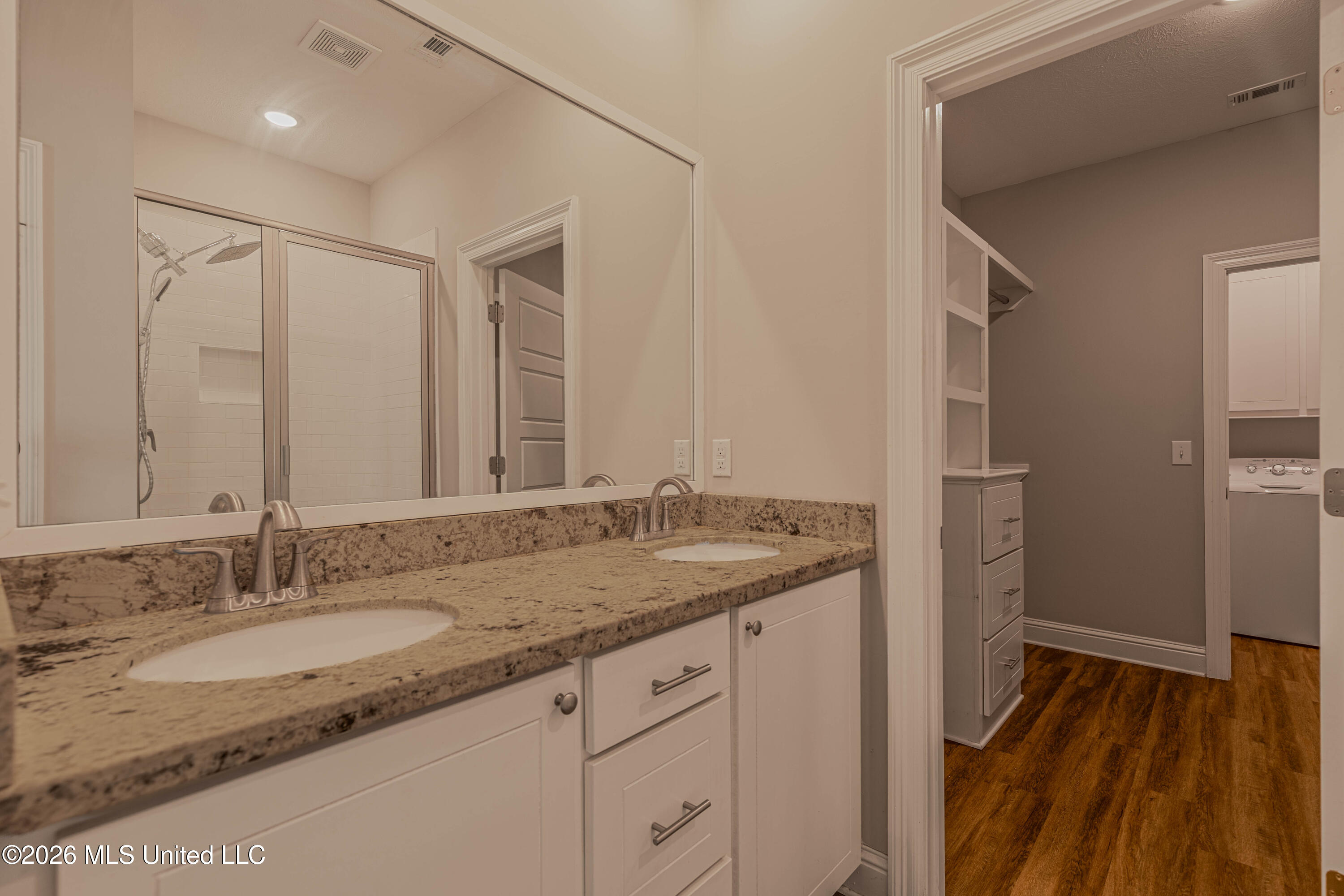 203 Silver Maple Place Property Photo 29