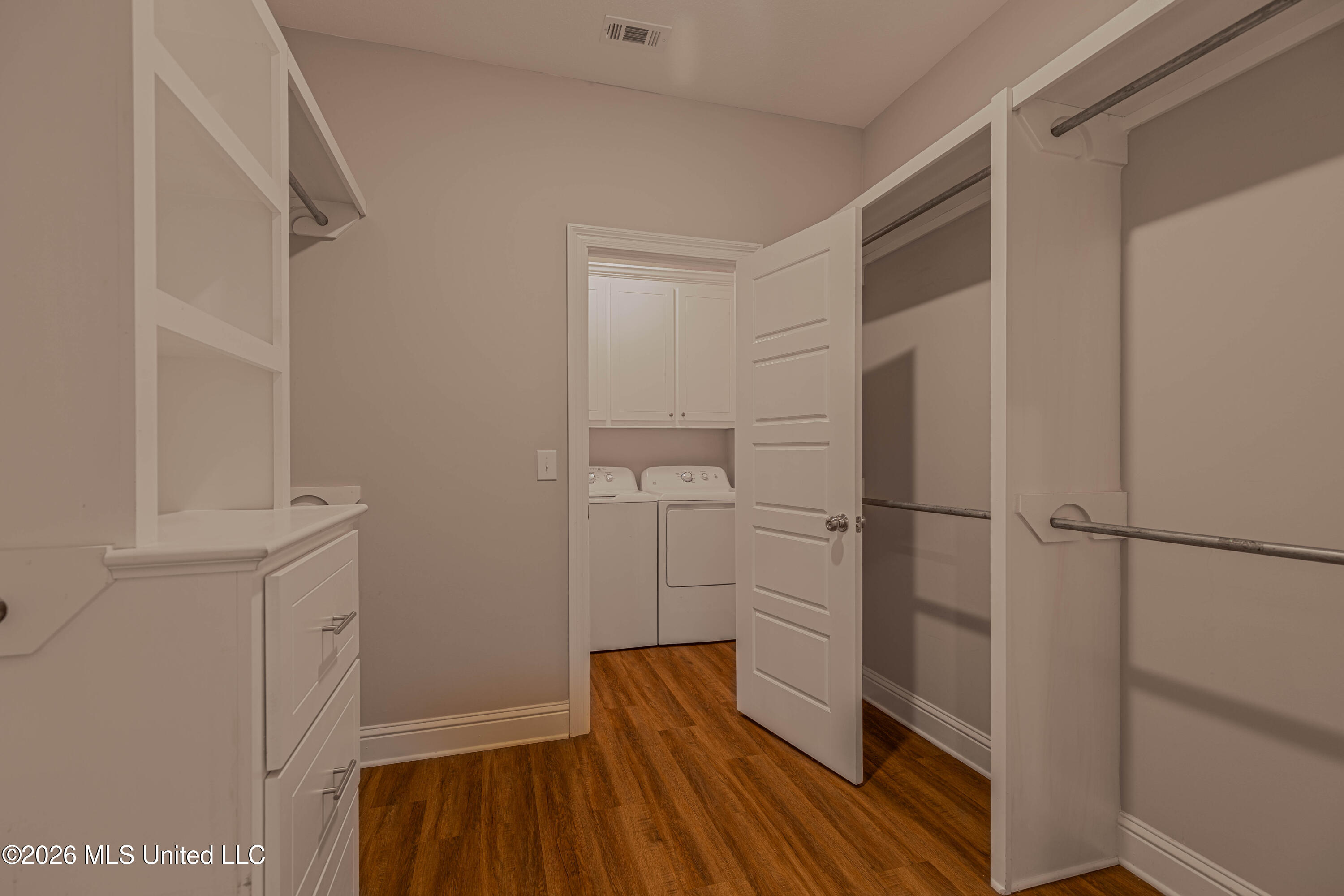 203 Silver Maple Place Property Photo 32
