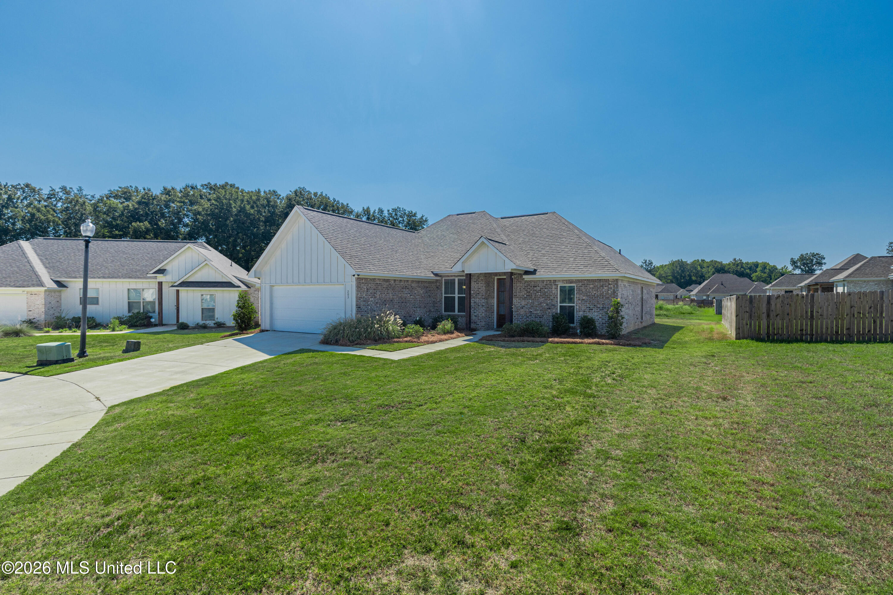 203 Silver Maple Place Property Photo 43
