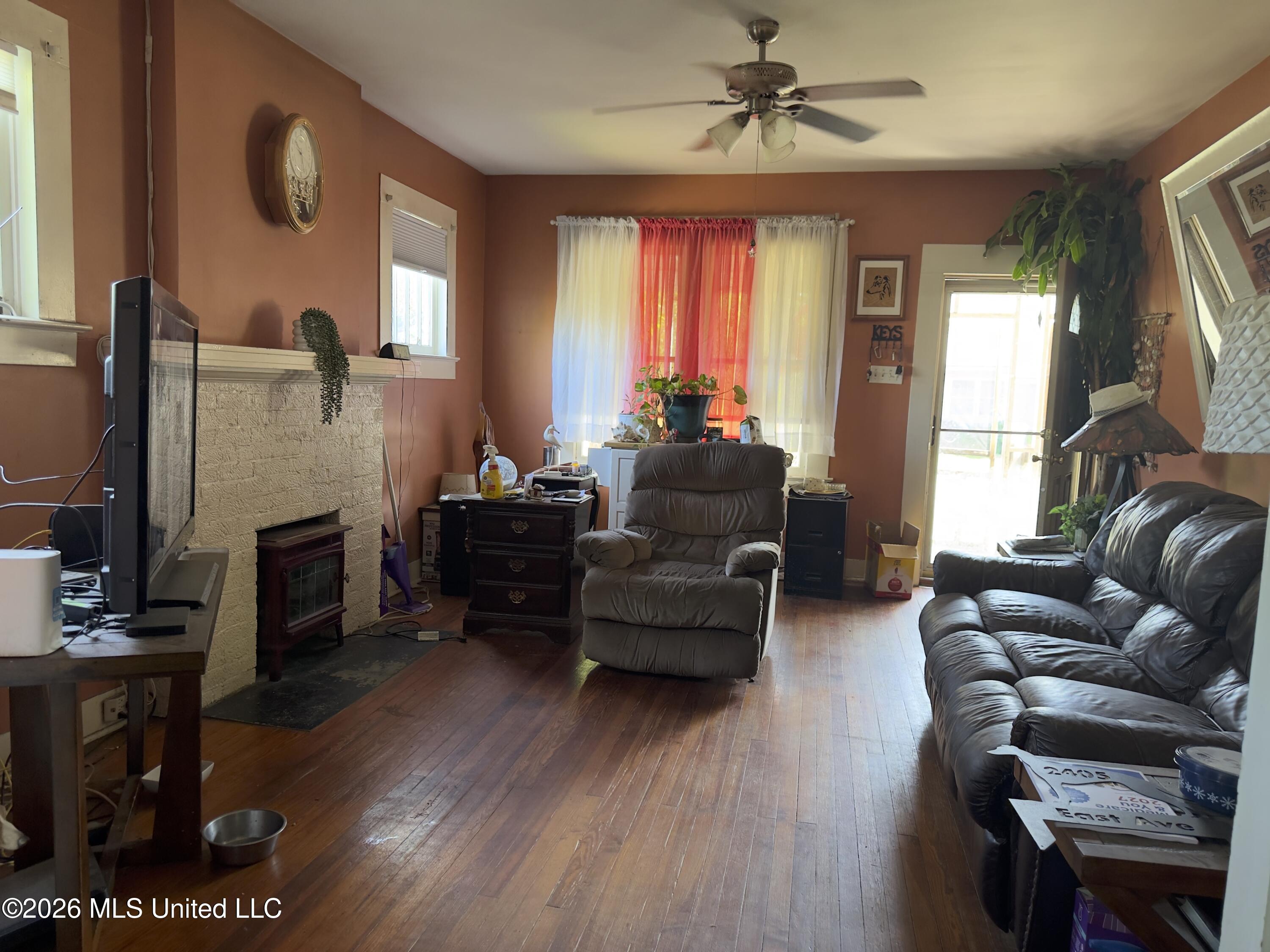 2405 East Avenue Property Photo 3