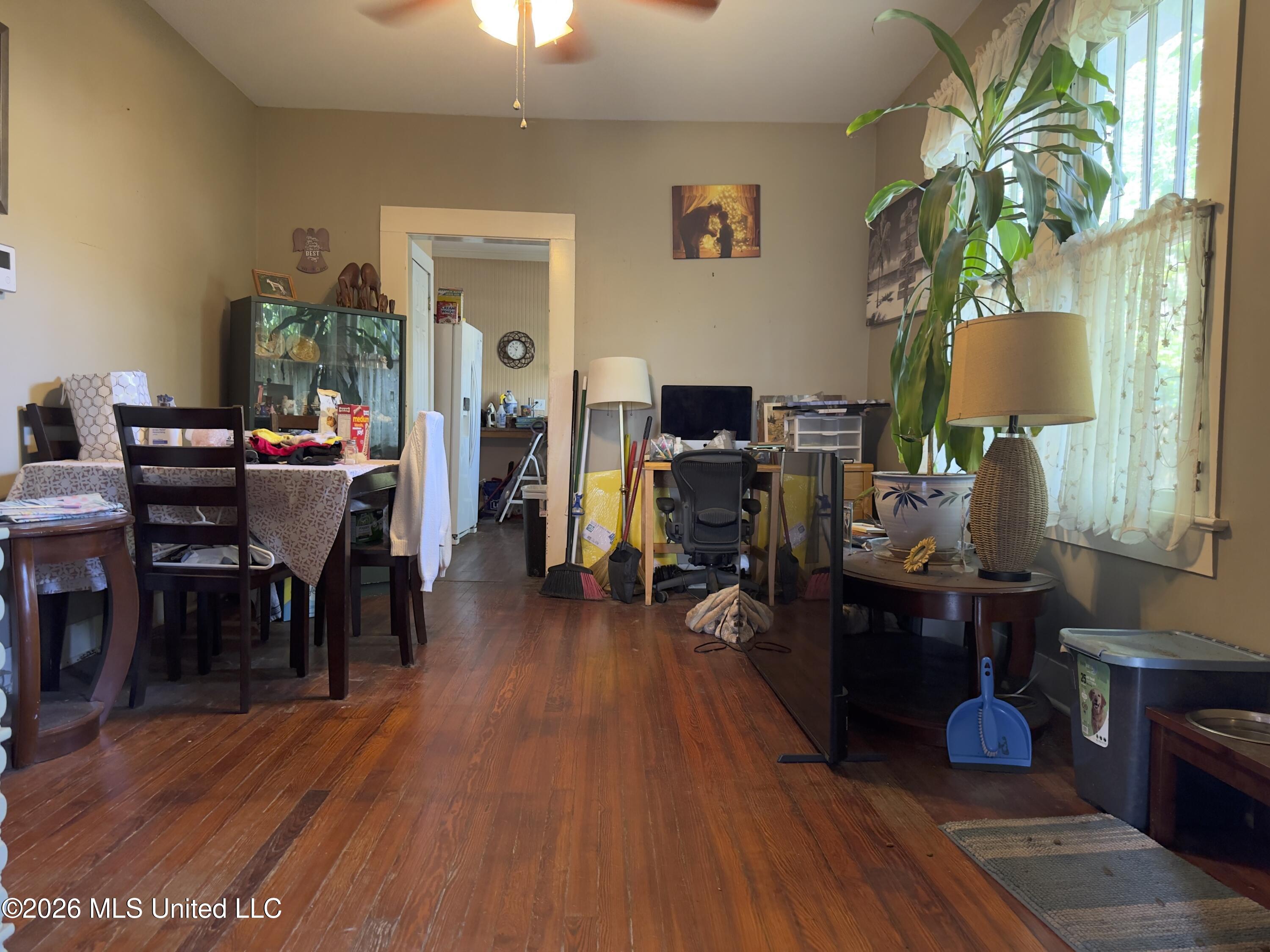 2405 East Avenue Property Photo 4