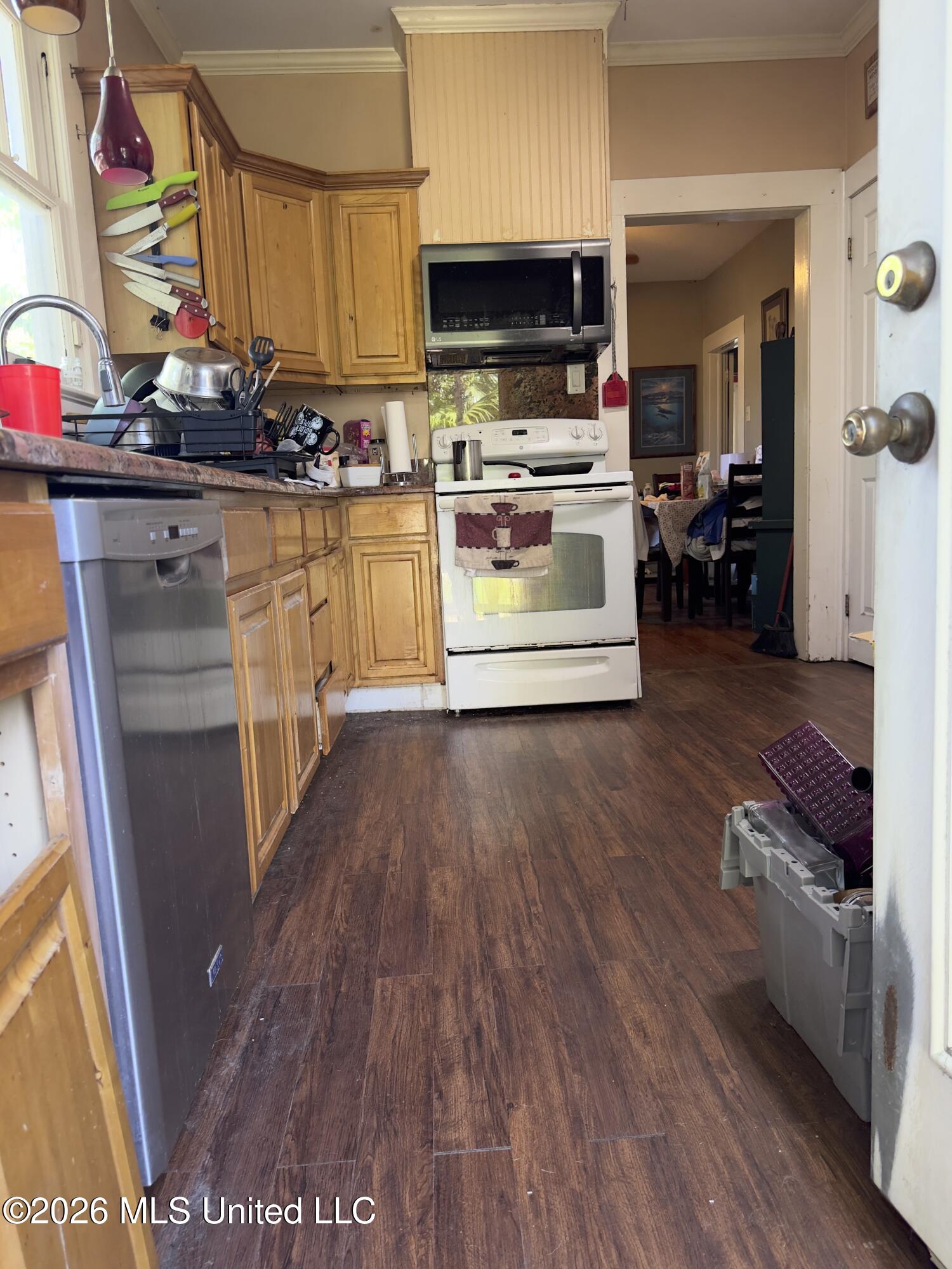2405 East Avenue Property Photo 6