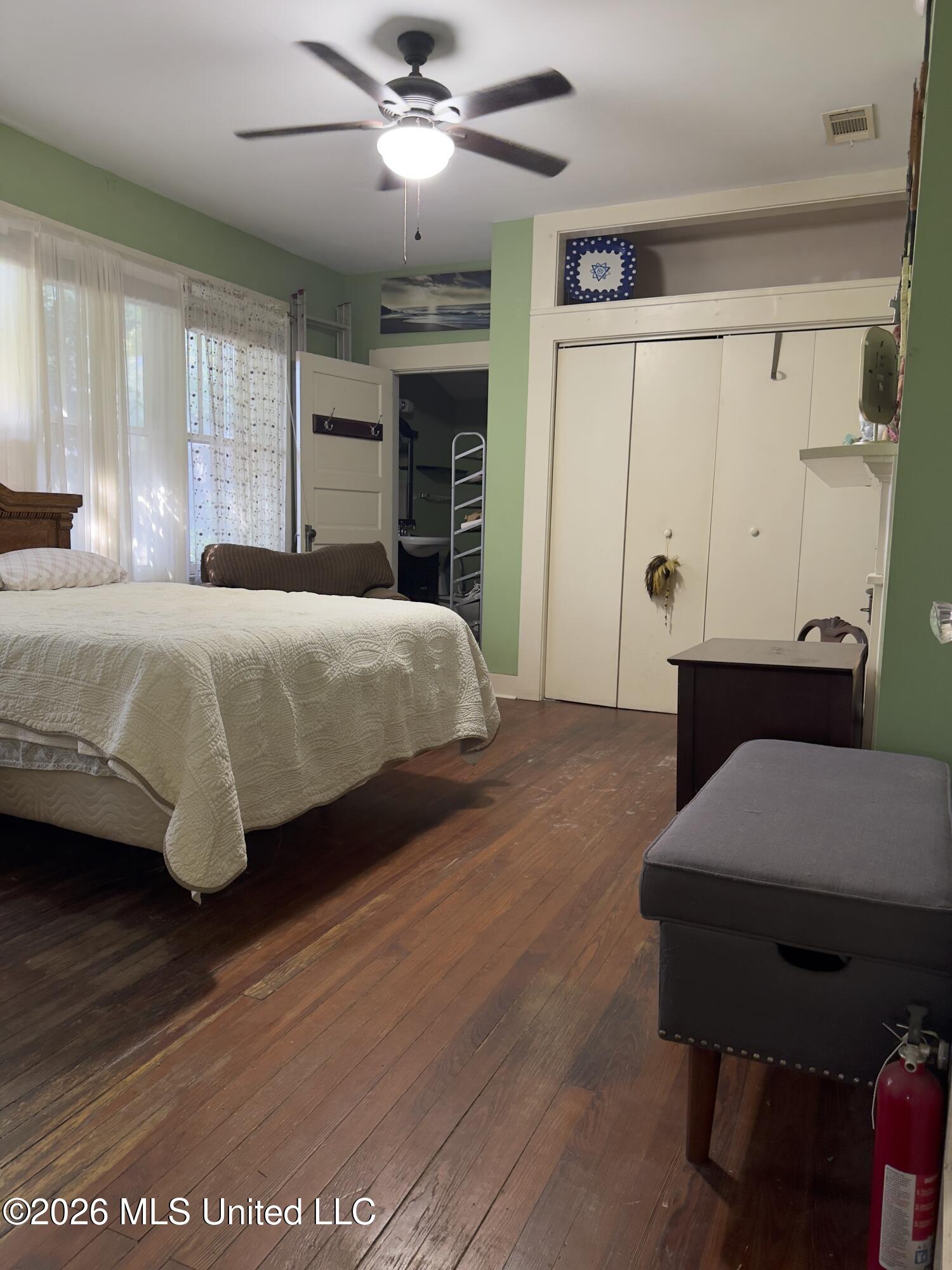 2405 East Avenue Property Photo 8
