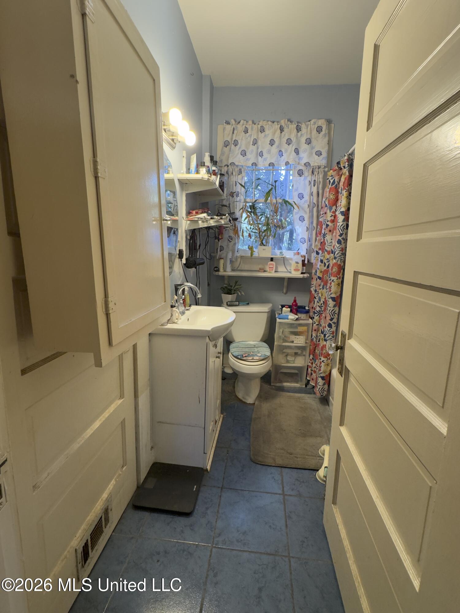2405 East Avenue Property Photo 12