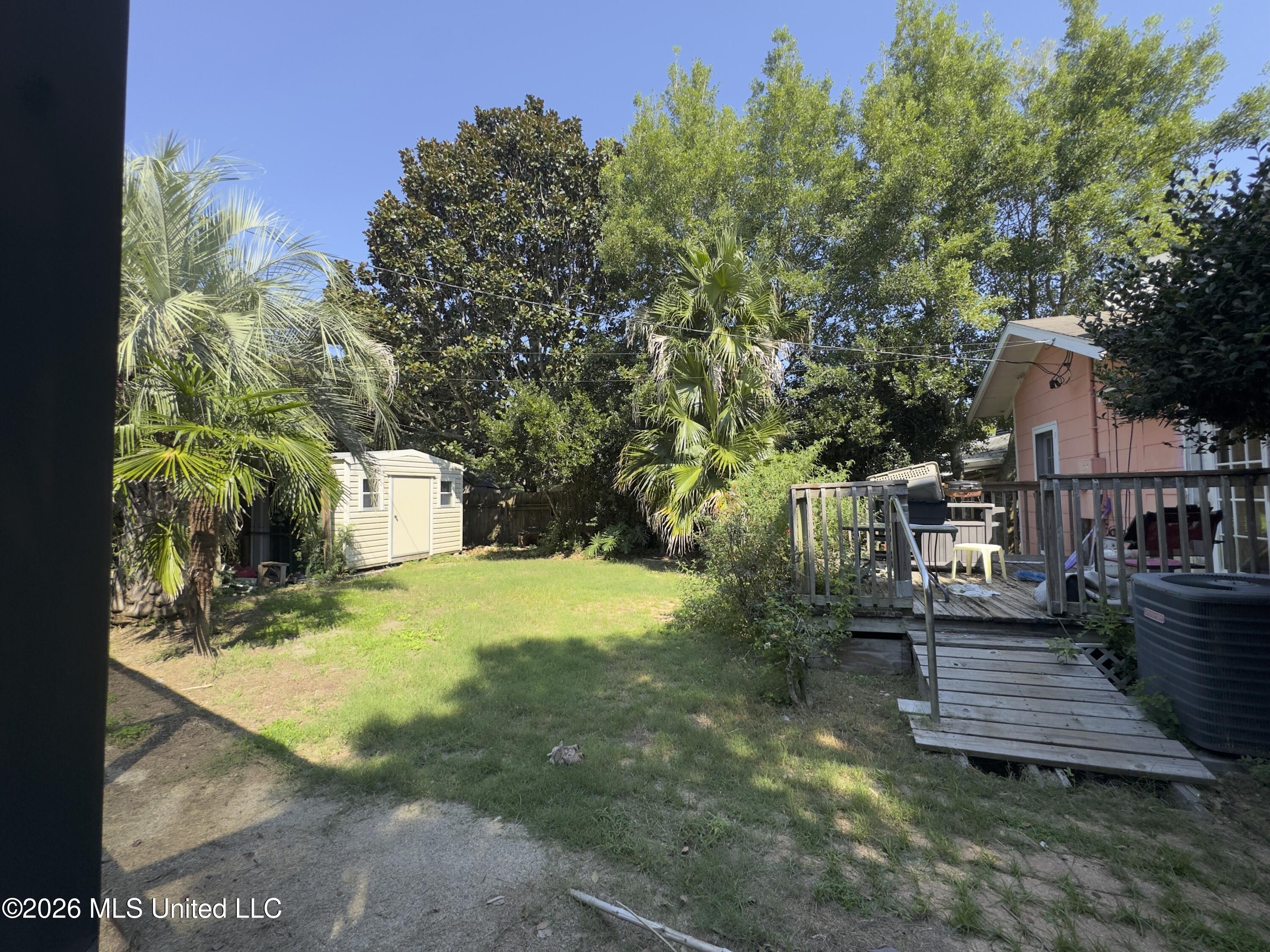 2405 East Avenue Property Photo 15