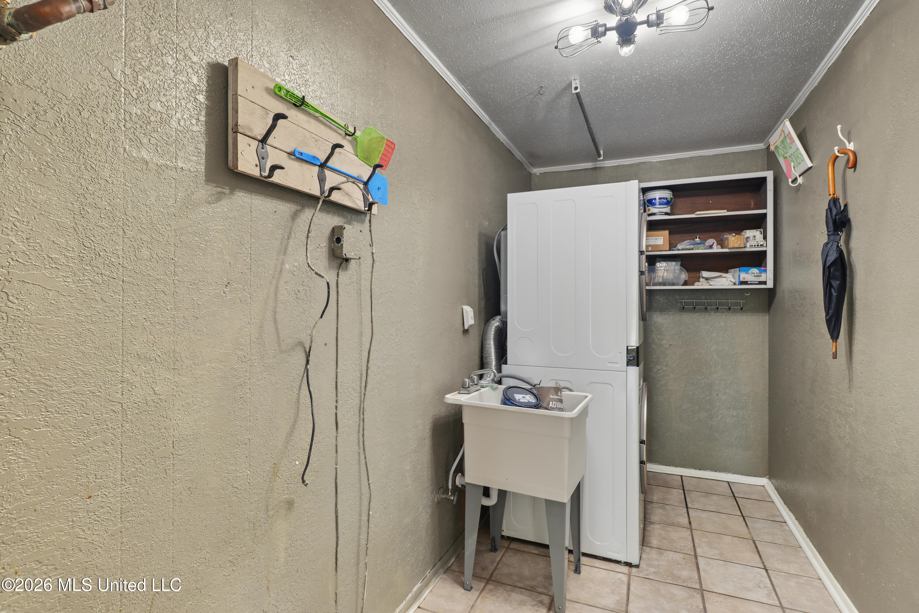 768 Hengen Lane Property Photo 9