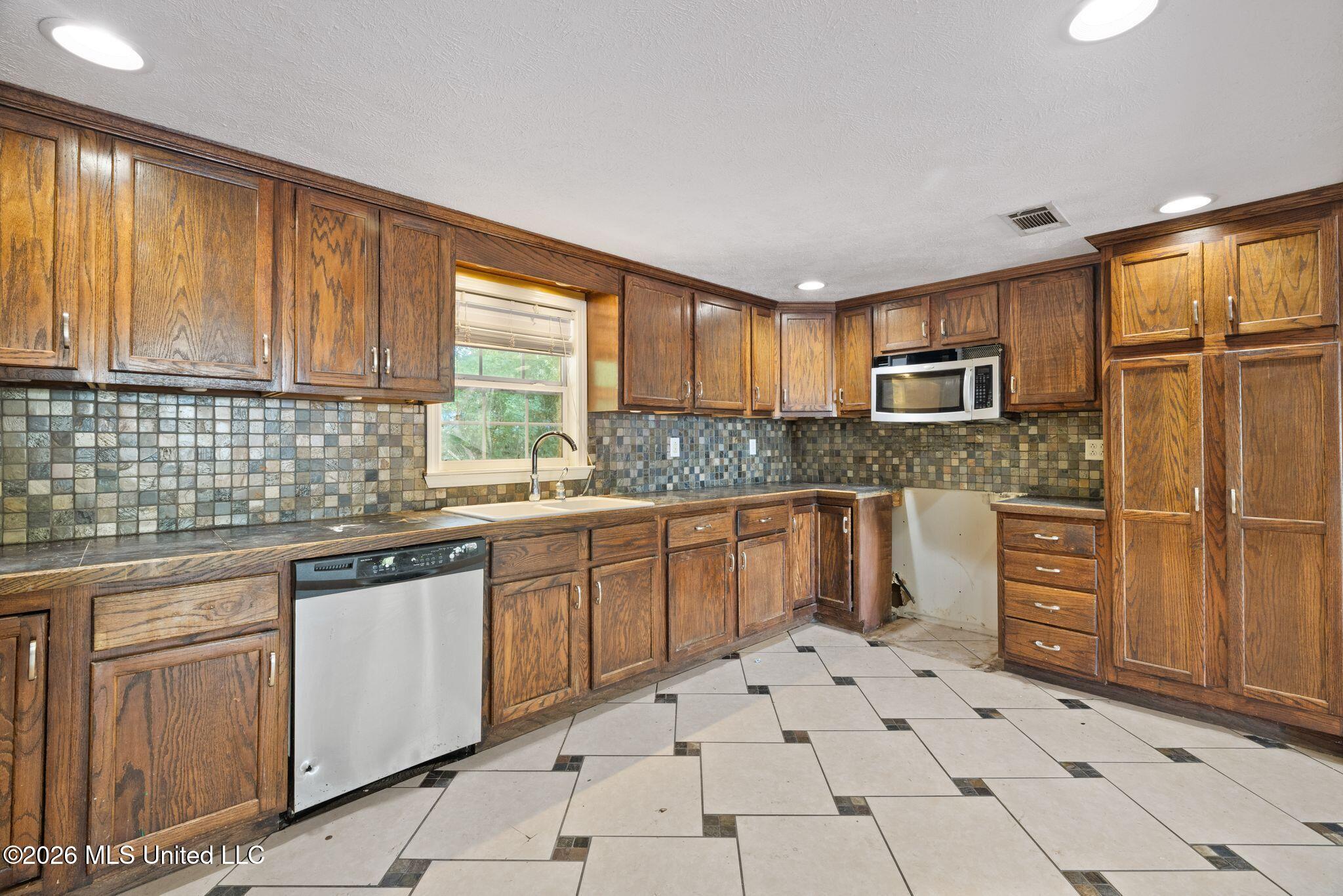 8898 N Lauderdale Toomsuba Road Property Photo 6