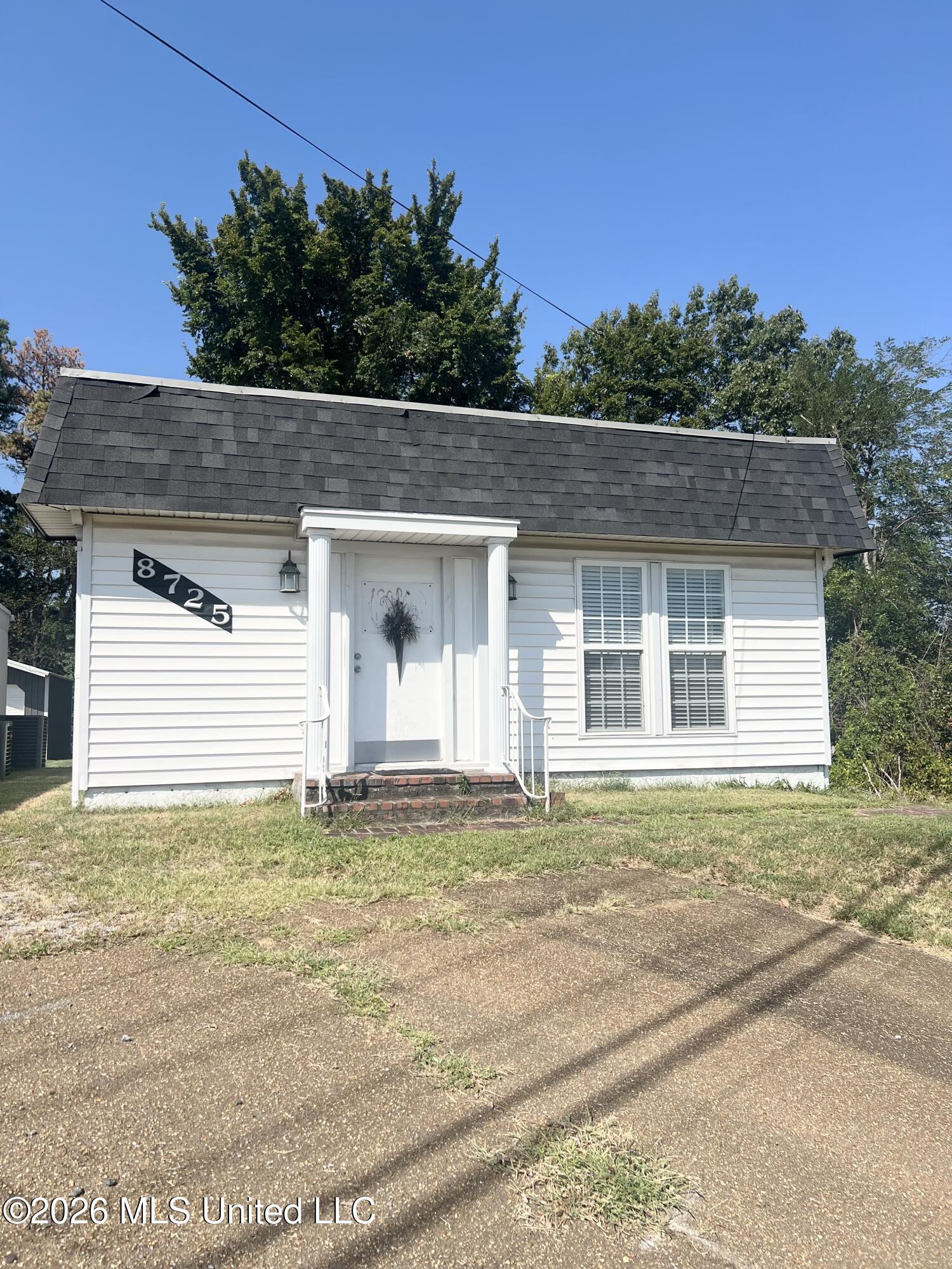 8725 Highway 51 Property Photo 1