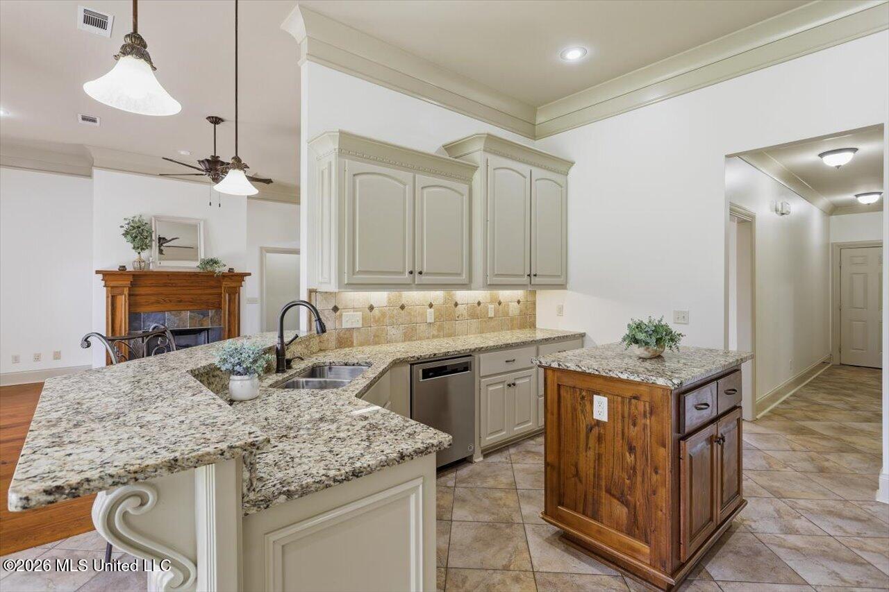 113 Fontanelle Boulevard Property Photo 12