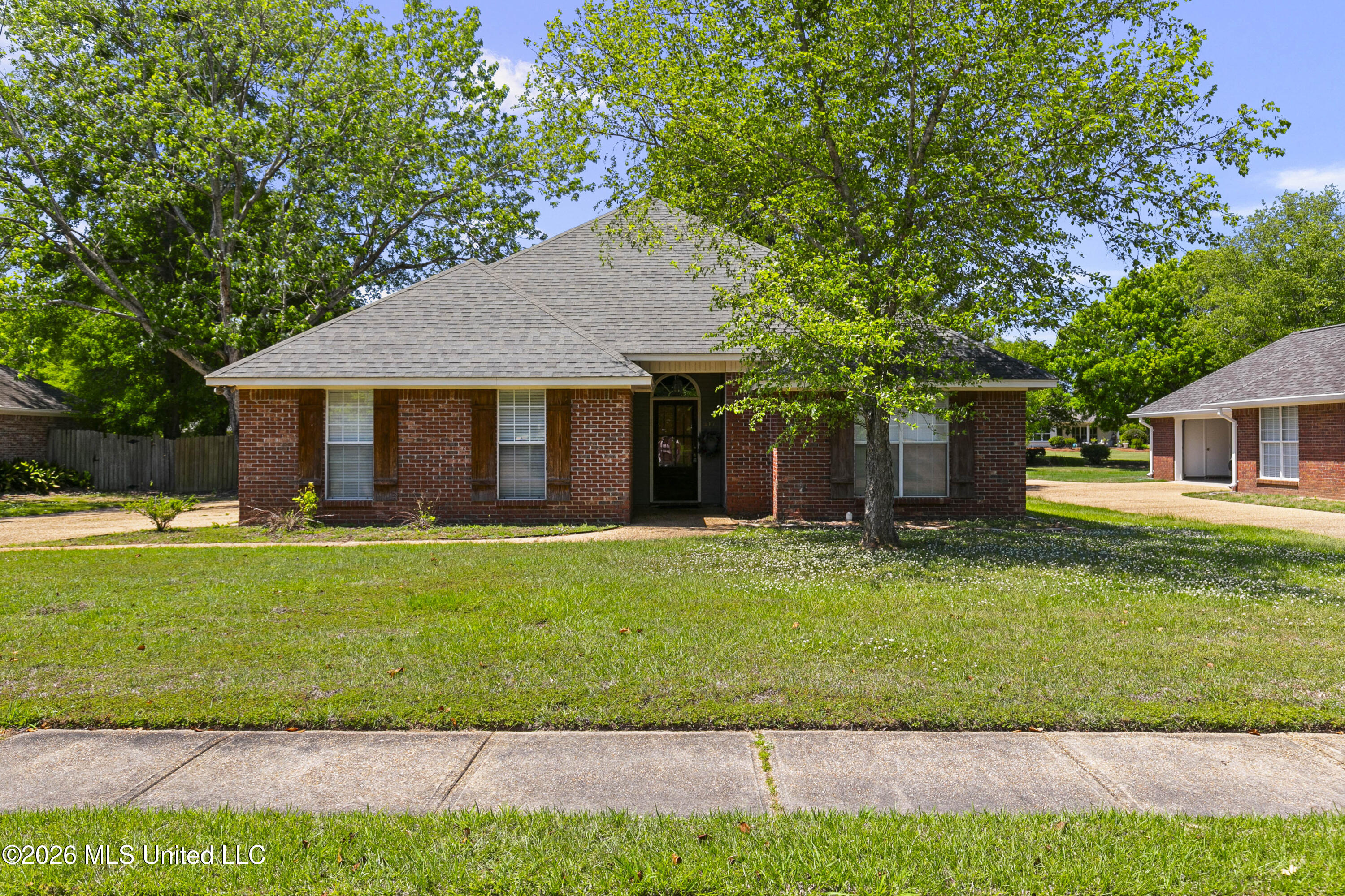 417 Madison Oaks Drive Property Photo 1