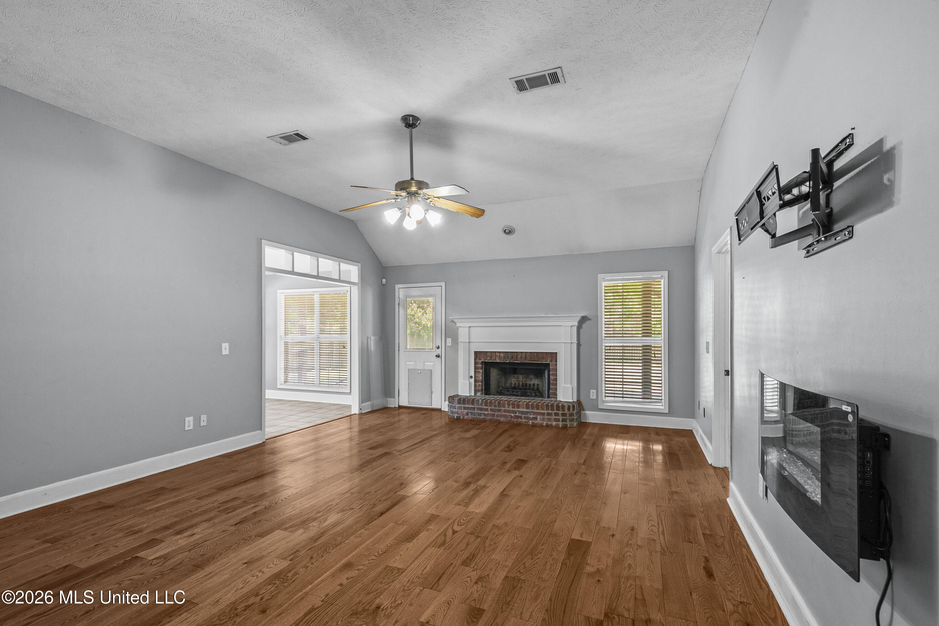 417 Madison Oaks Drive Property Photo 4