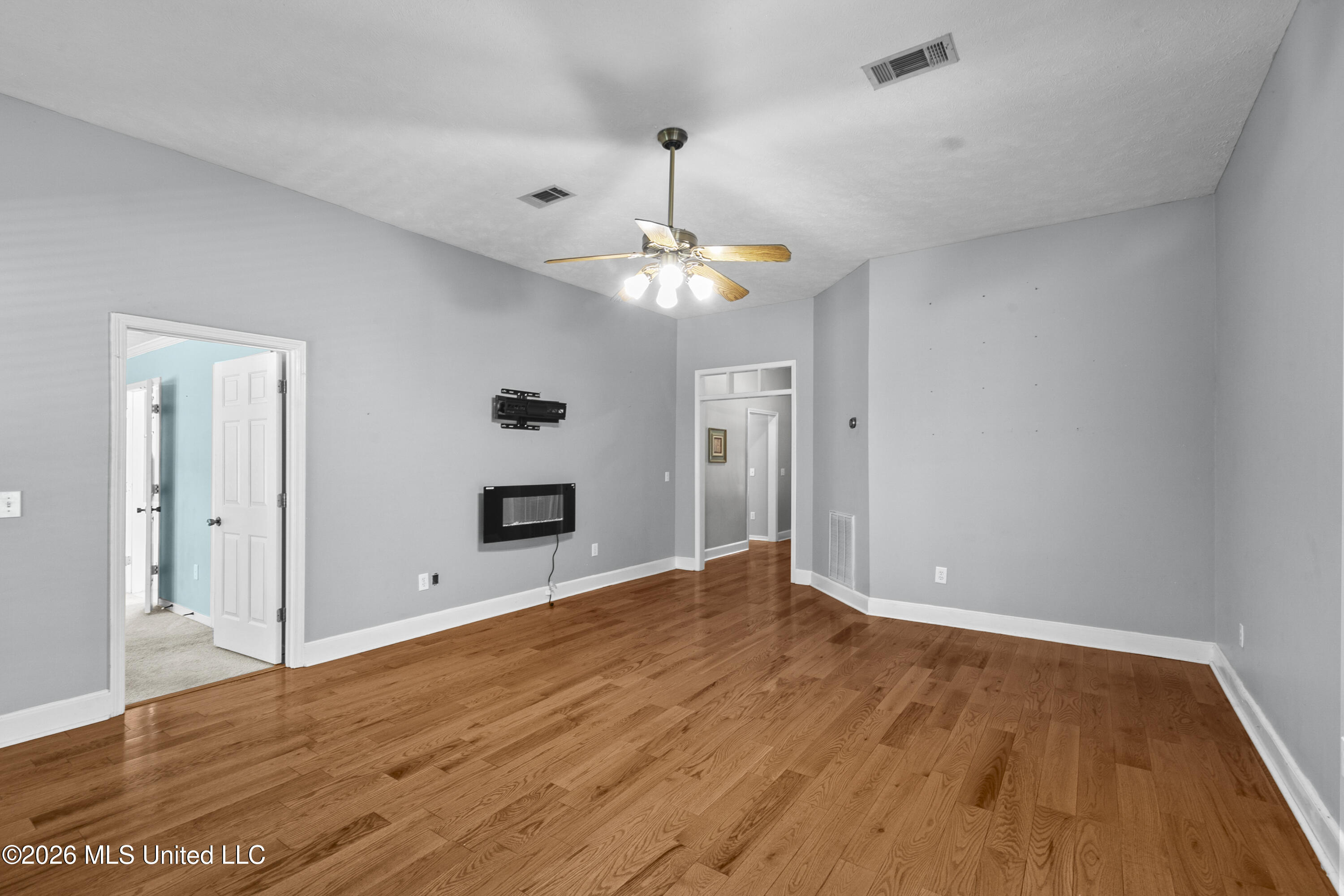 417 Madison Oaks Drive Property Photo 6