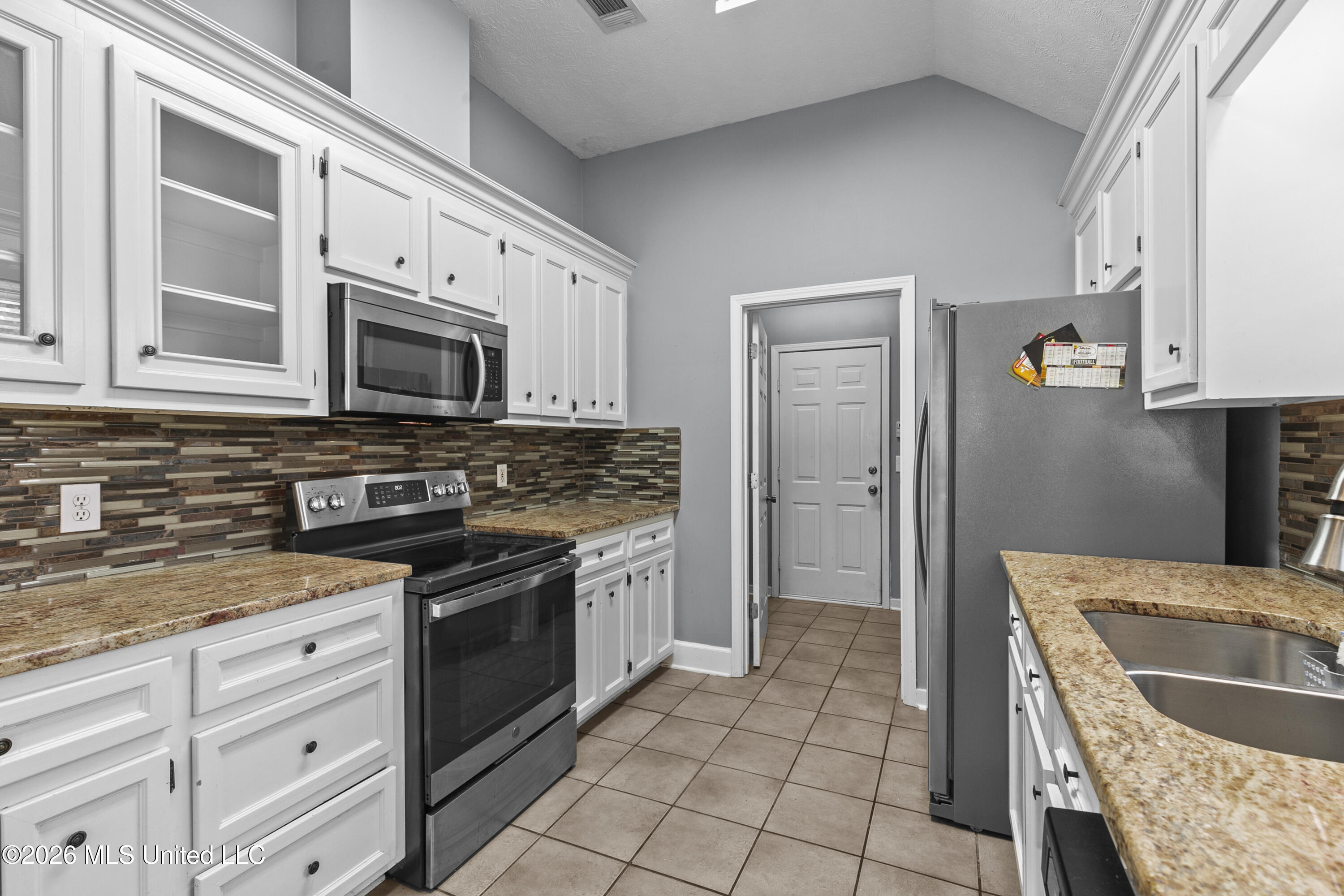 417 Madison Oaks Drive Property Photo 10